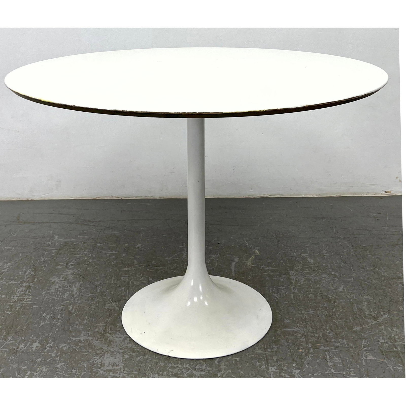Contemporary White tulip table. Unmarked.: Contemporary White tulip table. Unmarked. Dimensions: Height: 29 inches, Width: 39.25 inches, Depth: 39.25 inches. --- - - We offer curbside delivery to NYC, Manhattan, Close Brooklyn, Hoboken about a