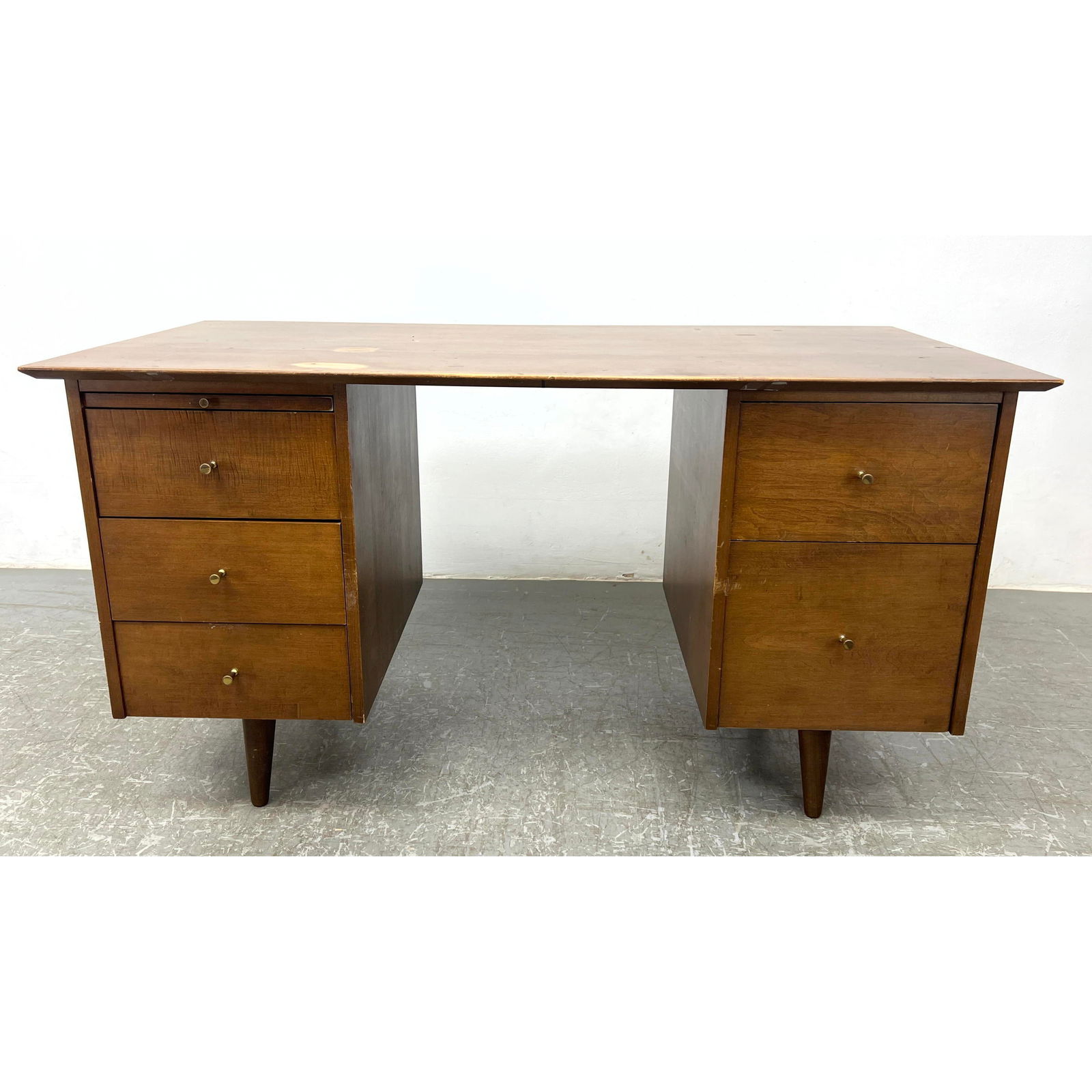 Paul McCobb Planner Group Desk for Winchendon. American Modern Walnut Desk.: Paul McCobb Planner Group Desk for Winchendon. American Modern Walnut Desk. Dimensions: Height: 29 inches, Width: 53 inches, Depth: 26.25 inches. --- - - We offer curbside delivery to NYC, Manhattan,