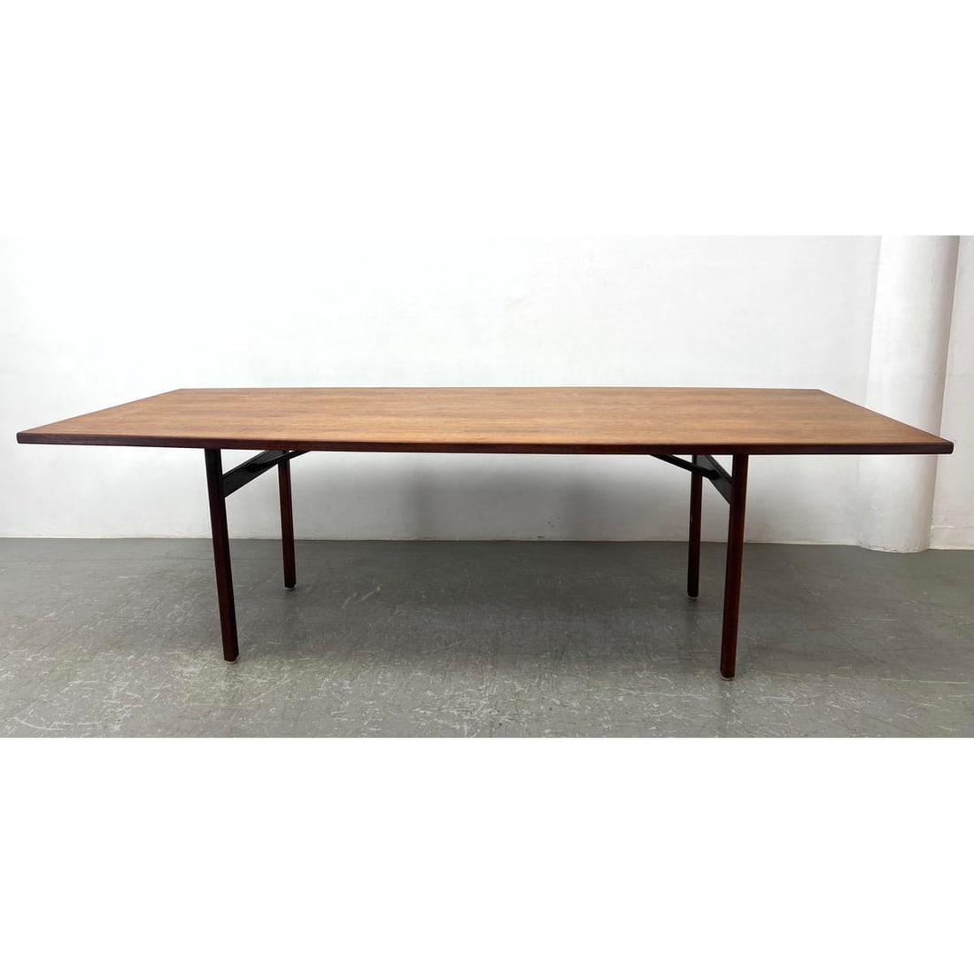 Large Jens Risom American Modern Walnut Dining Table.  Conference table. (1 of 11)