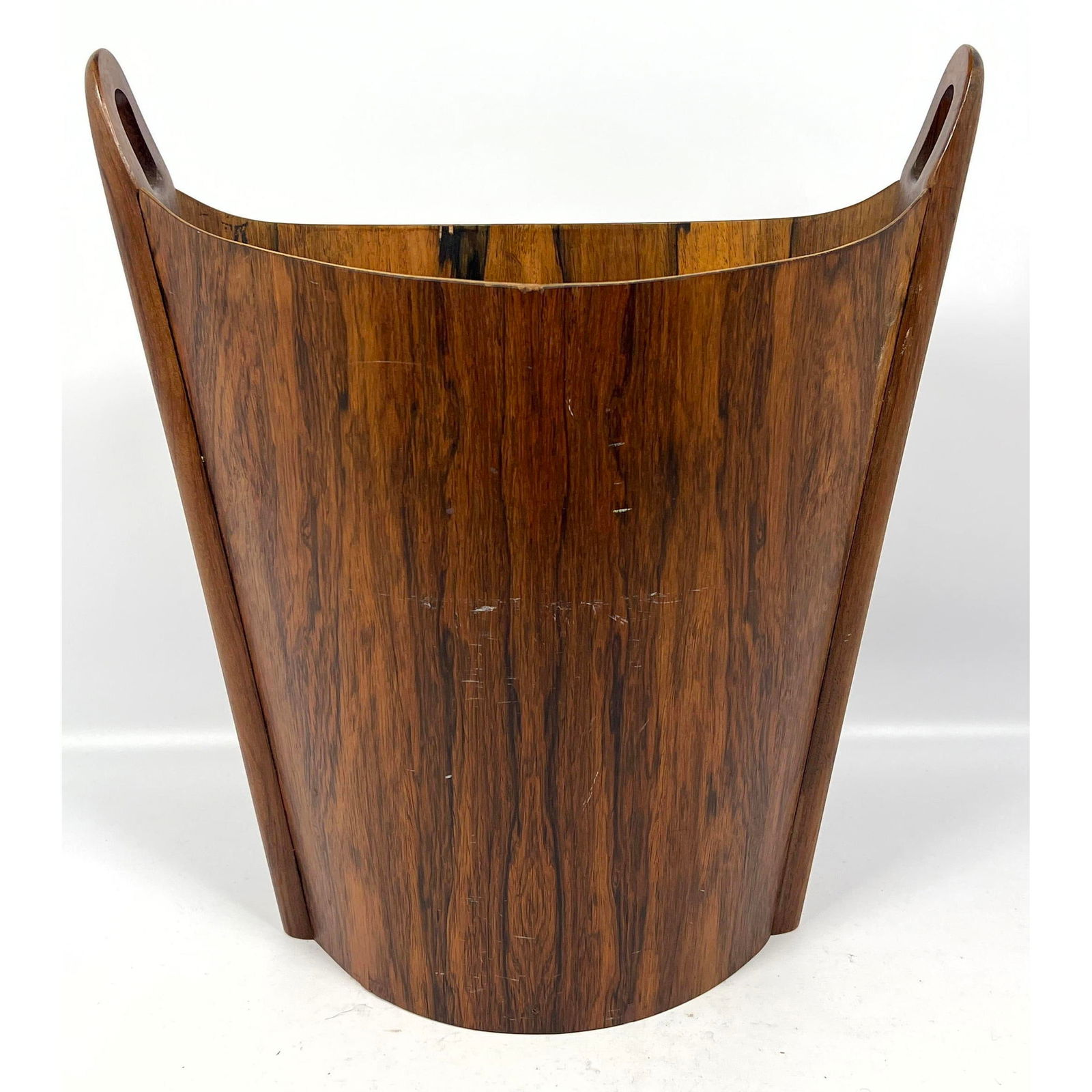 Einar Barnes p.s. Heggen Danish Modern Rosewood Wastebasket Norway: Einar Barnes p.s. Heggen Danish Modern Rosewood Wastebasket Norway Dimensions: Height: 17 inches, Width: 15.25 inches, Depth: 8.5 inches. --- US Packing and Shipping charge: In house shipping availabl