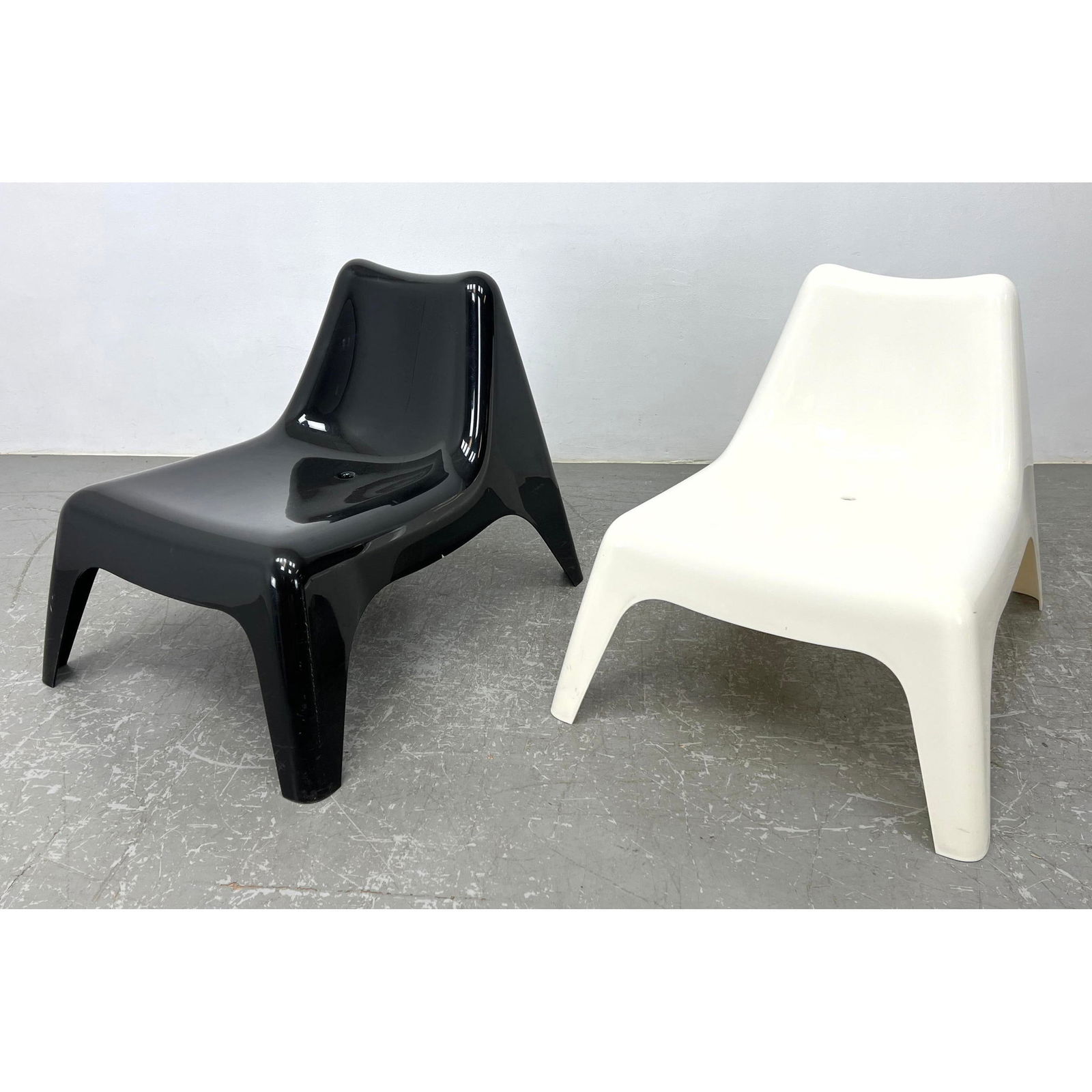 Pair VAGO plastic modular chairs. STACKABLE. VAGO Made in Spain. Black and white. (1 of 12)