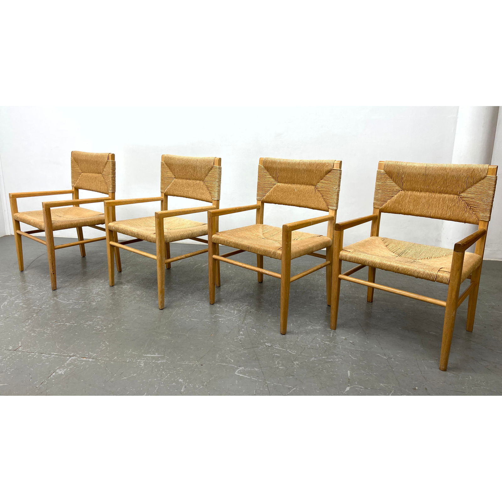 Set 4 Mel Smillow style rush back chairs. Solid oak. Unsigned.: Set 4 Mel Smillow style rush back chairs. Solid oak. Unsigned. Dimensions: Height: 36 inches, Width: 24 inches, Depth: 20 inches. - Seat Height: 18.5 inches --- - - We offer curbside delivery to NYC,