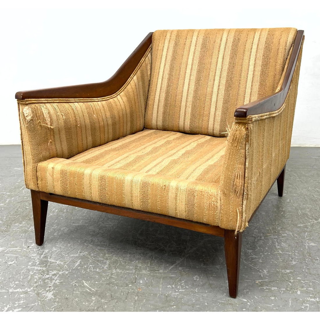 Wood Frame Vintage Modernist Lounge Chair. (1 of 10)