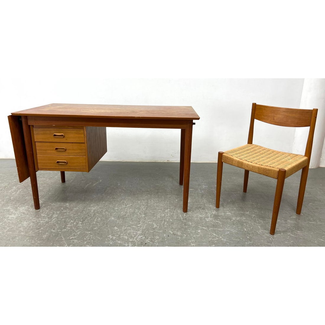 Arne Vodder Danish Modern Teak Drop Side Desk with Moller Chair: Arne Vodder Danish Modern Teak Drop Side Desk with Moller Chair Includes: 1 - 18 inch leaf. Dimensions: Height: 28 inches, Width: 48 inches, Depth: 23.5 inches. - Seat Height: 17 inches - Additional D