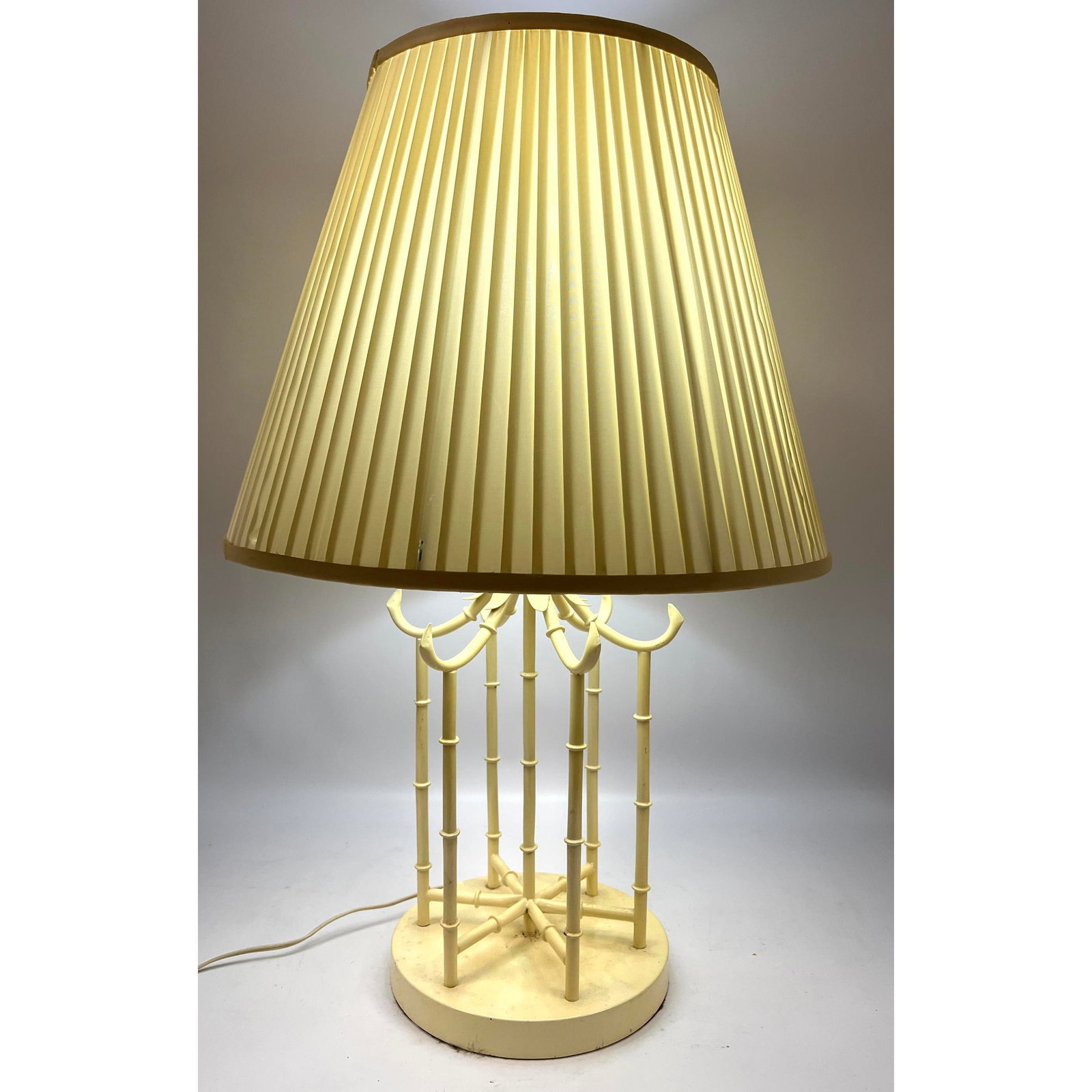 70s Decorator Faux Bamboo Off White Metal Lamp: 70s Decorator Faux Bamboo Off White Metal Lamp Dimensions: Height: 29 inches, Width: 18 inches, Depth: 18 inches. --- - - We offer curbside delivery to NYC, Manhattan, Close Brooklyn, Hoboken about a 