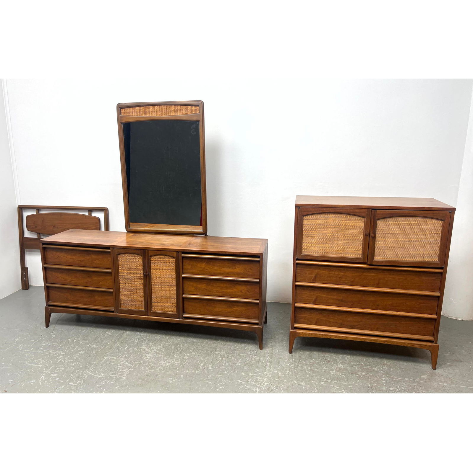 4pc LANE American Modern Walnut Bedroom Set. Tall and Low Chests, Headboard and Mirror. Dressers hav (1 of 20)