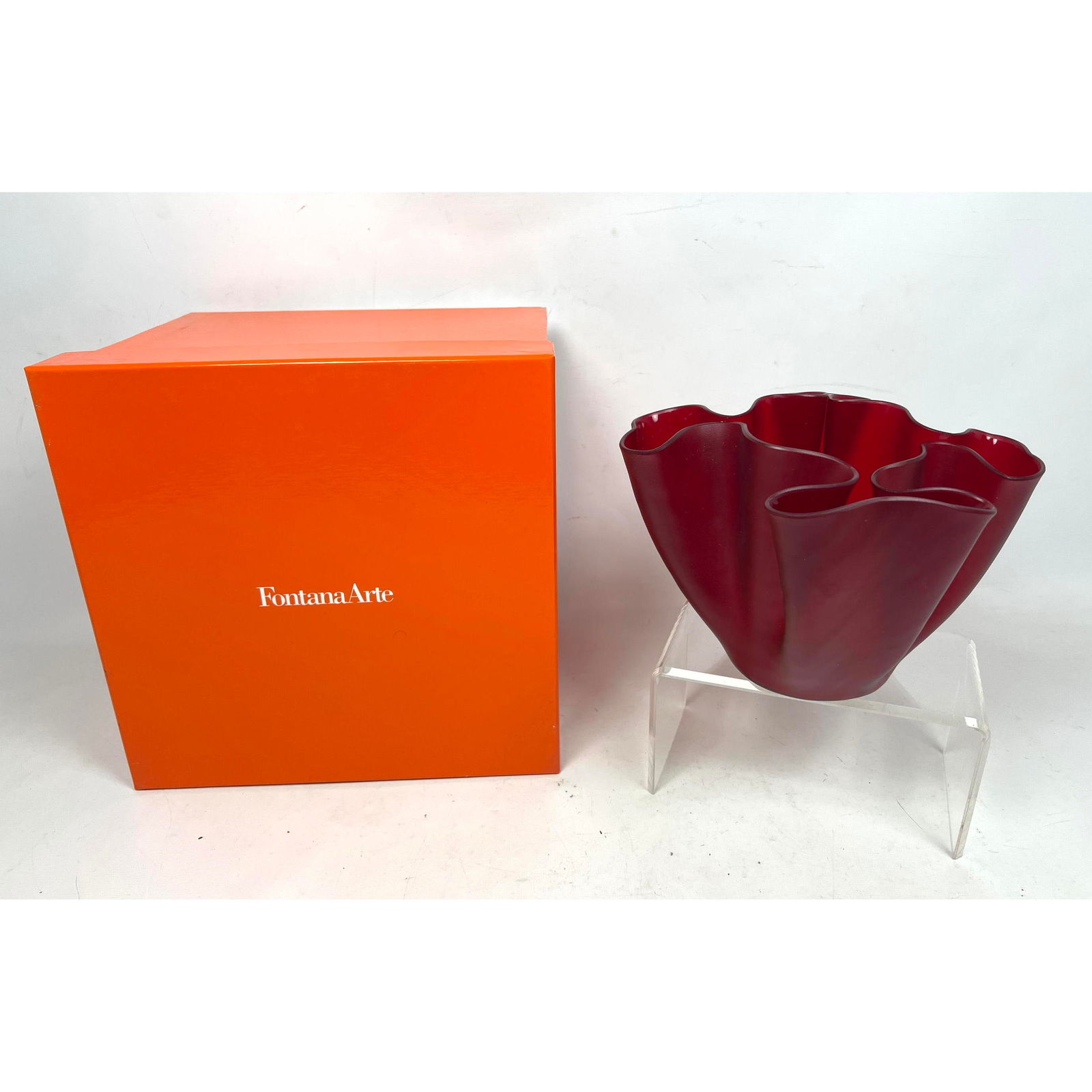 Fontana Arte 'Cartoccio' glass vase, designed by Pietro Chiesa, model number 2029, 1980s, red,origi (1 of 9)