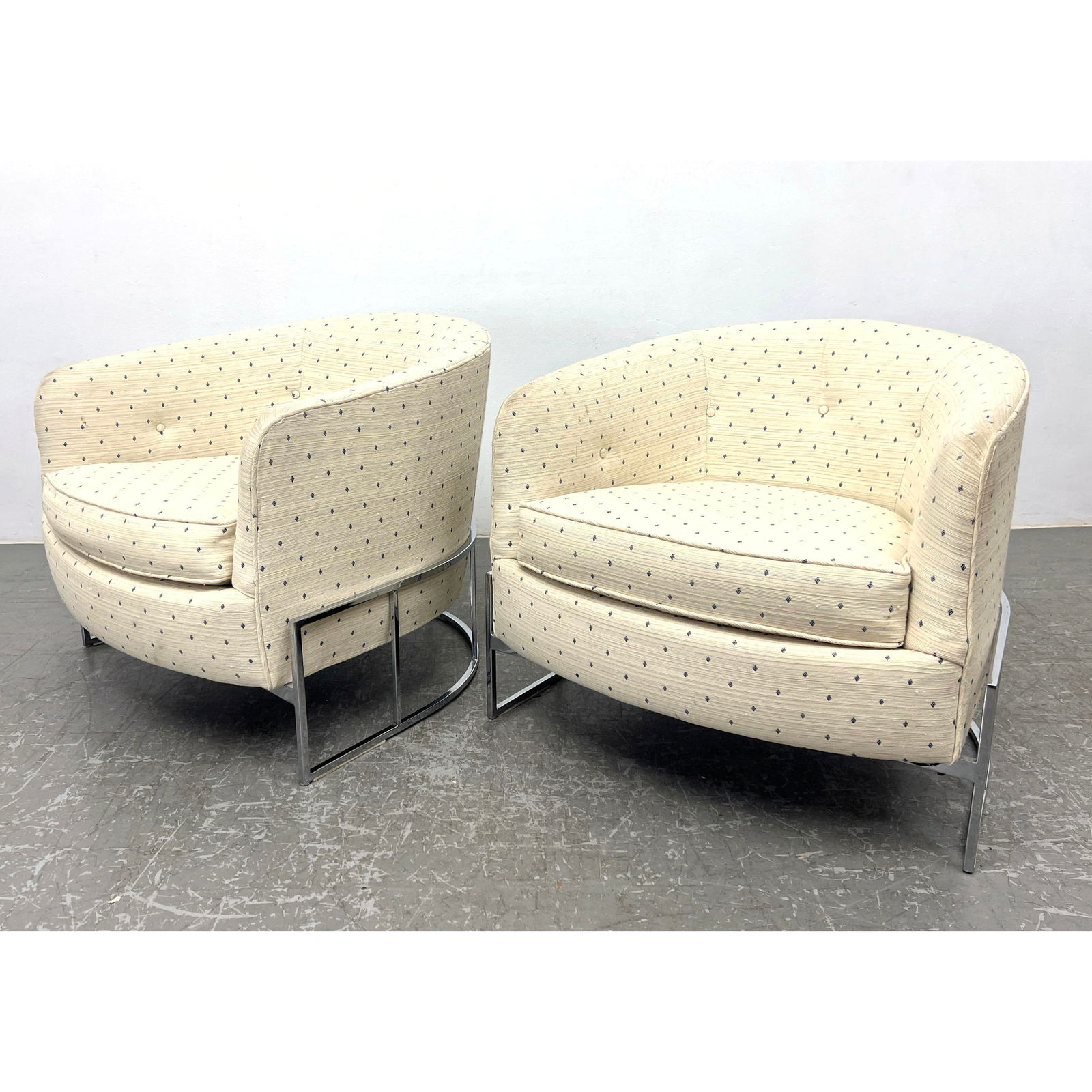 Pair Milo Baughman Barrel Back Lounge Chair for Thayer Coggin. Square chrome rod frame. (1 of 13)