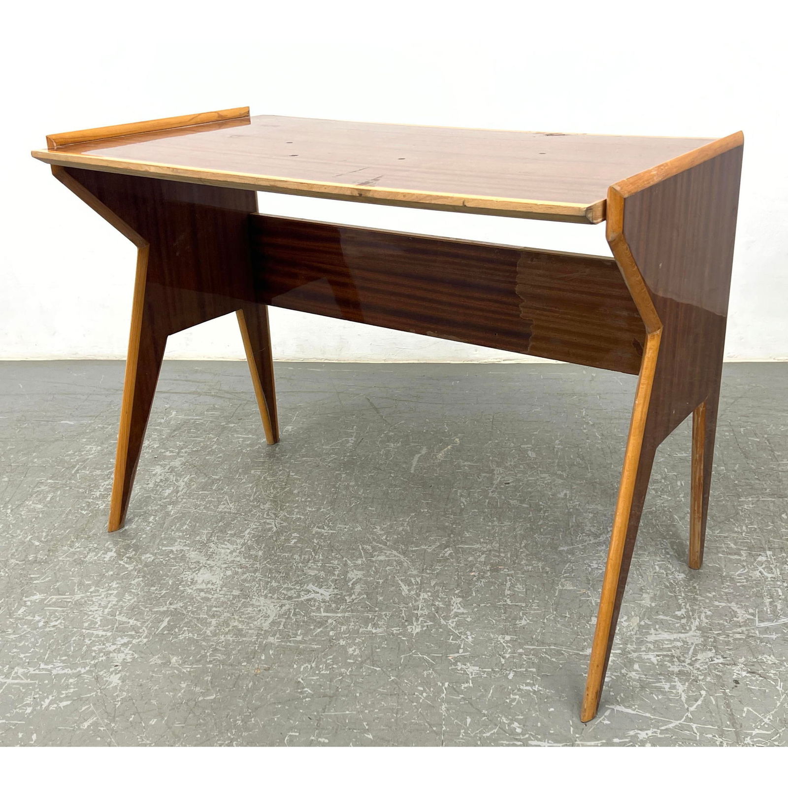 Modernist Italian style Mahogany Desk. Stylish form. Gio Ponti style. Marked MOBILI.: Modernist Italian style Mahogany Desk. Stylish form. Gio Ponti style. Marked MOBILI. Dimensions: Height: 32 inches, Width: 43.25 inches, Depth: 24.5 inches. --- - - We offer curbside delivery to NYC,