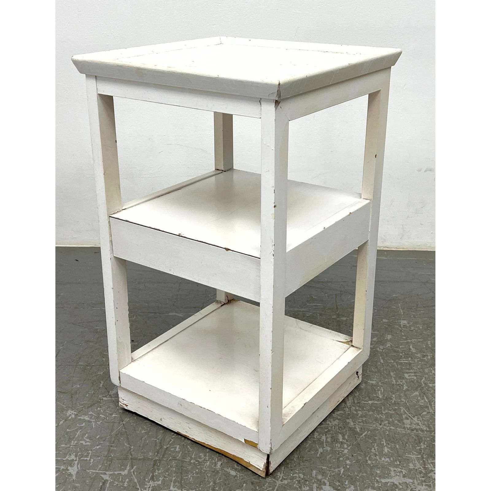 White Edward Wormley for Drexel Furniture tall lamp table. (1 of 12)