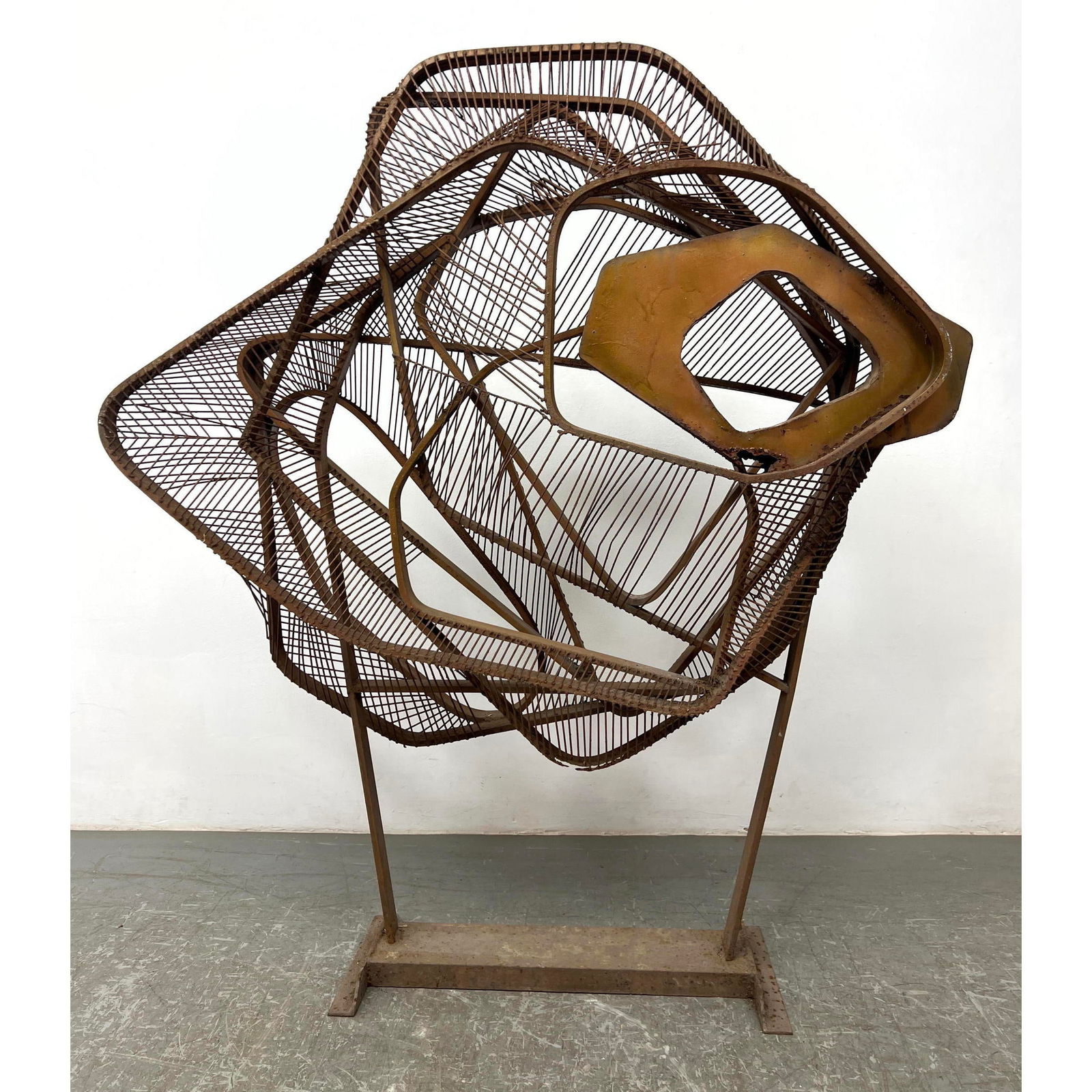 Large Outdoor Sculpture in the style of David Smith, circa 1960's.? Welded steel construction. Unsig: Large Outdoor Sculpture in the style of David Smith, circa 1960's.? Welded steel construction. Unsigned. Dimensions: Height: 69 inches, Width: 58 inches, Depth: 17 inches. --- - - We offer curbside de