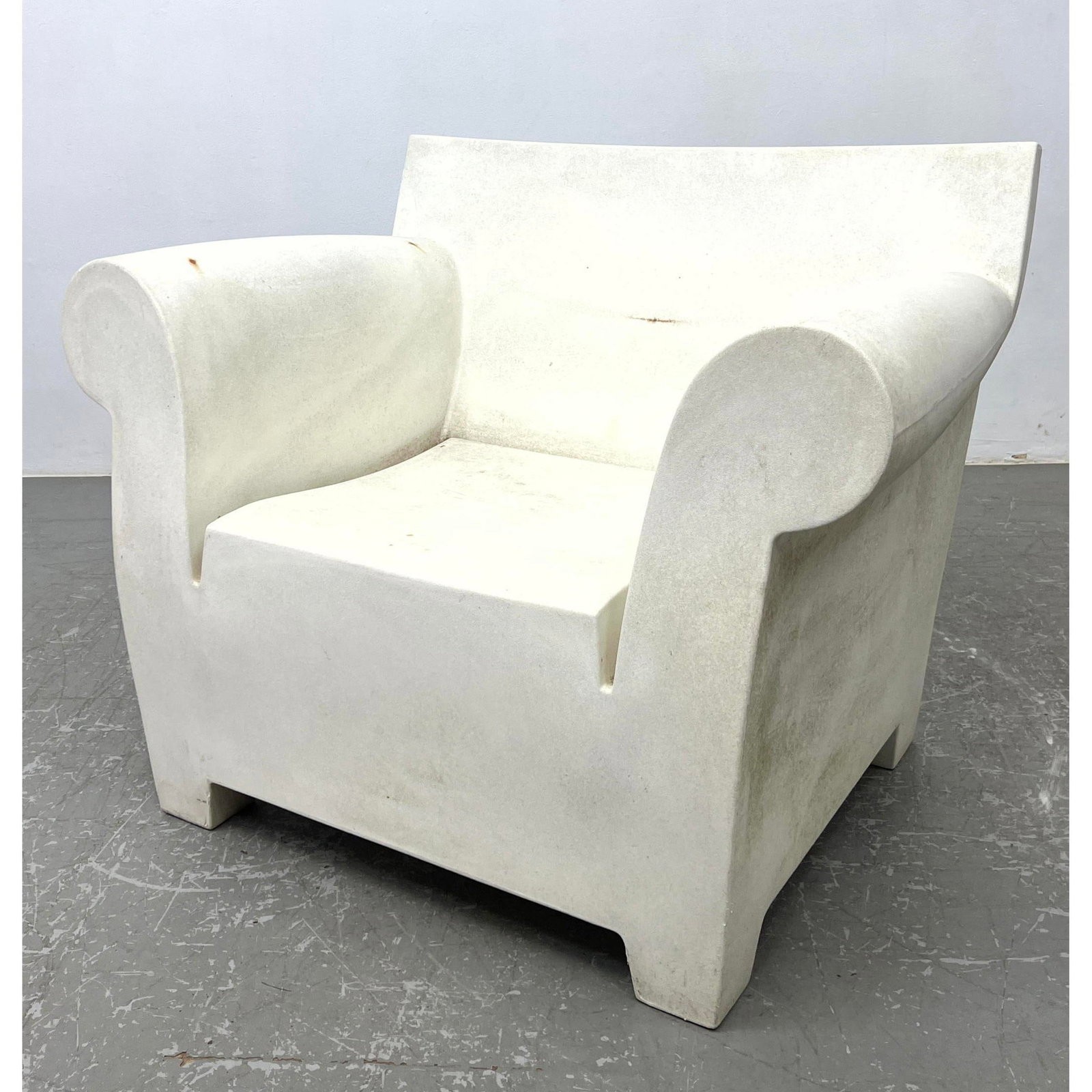 Kartell Philippe Starck Bubble Club Lounge chair. Signed.: Kartell Philippe Starck Bubble Club Lounge chair. Signed. Dimensions: Height: 30.5 inches, Width: 37 inches, Depth: 27 inches. - Seat Height: 16.5 inches --- - - We offer curbside delivery to NYC, Man