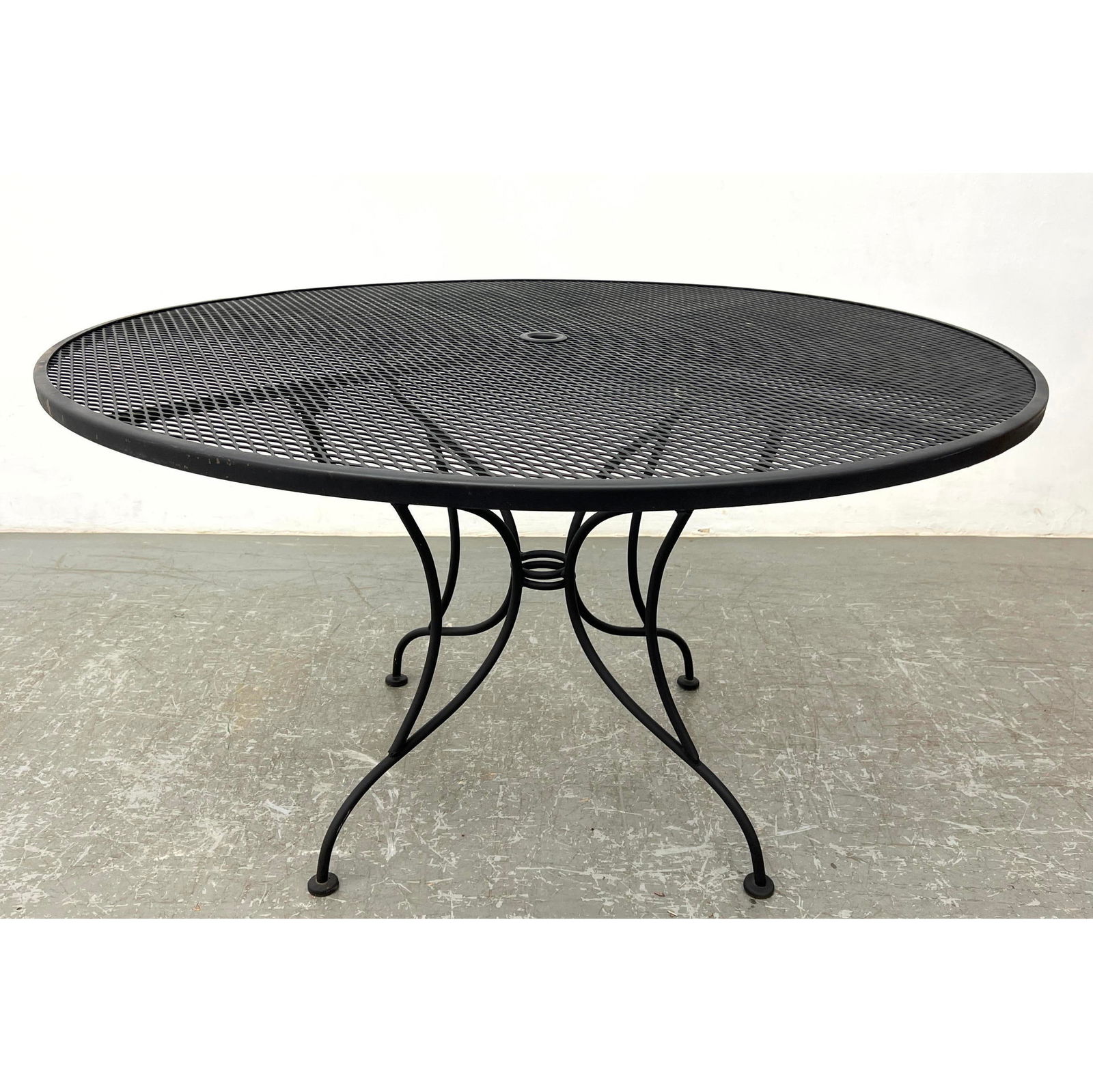Large Russell Woodard style Round Diamond Mesh Outdoor Table. (1 of 9)