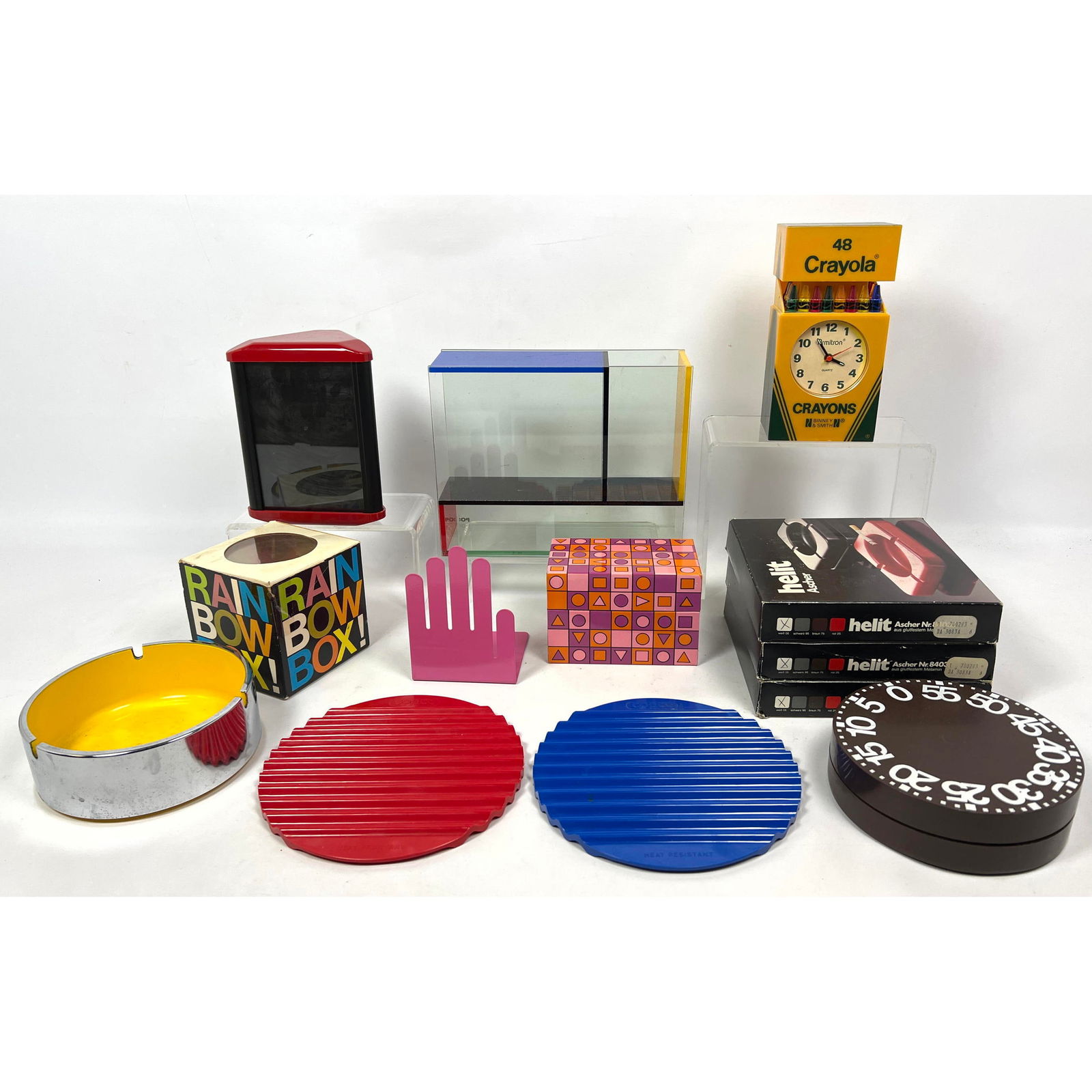 Lot Colorful POP ART Items. Mod 60s / 70s Op Art Plastic and Metal Tableware. Timer. Ashtray. Trivet (1 of 20)