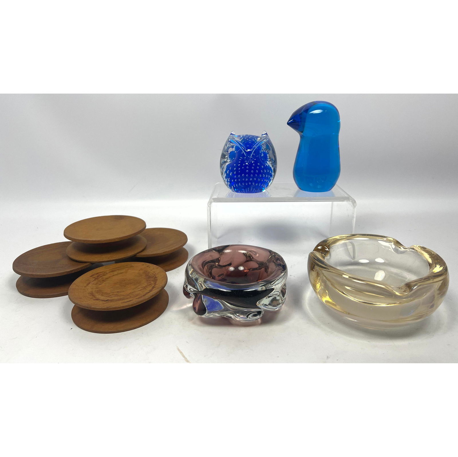 Mid Century Modern Lot. 2 Murano art glass bowls, 2 glass figures, wood coasters.: Mid Century Modern Lot. 2 Murano art glass bowls, 2 glass figures, wood coasters. Dimensions: Height: 2.5 inches, Width: 5 inches, Depth: 5 inches. - Additional Dimensions: Blue bird H: 4.5 inches ---