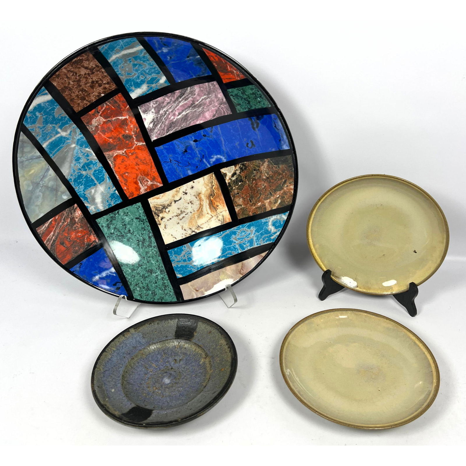 4pc lot. Bellini Italy Large Stone Look Charger, Artist Pottery dishes.: 4pc lot. Bellini Italy Large Stone Look Charger, Artist Pottery dishes. Dimensions: Height: 4 inches, Width: 17.75 inches, Depth: 17.75 inches. --- US Packing and Shipping charge: In house shipping av