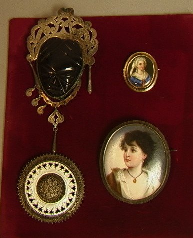 4pcs Antique Jewelry Pins. 2 Painted Portrait.: 4pcs Antique Jewelry Pins. 2 Painted Portrait. Silver and Mother of Pearl. Mexican silver and Onyx. -- Dimensions: --- US Shipping charge: $14