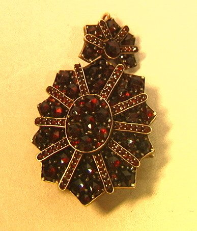 Victorian Gold and Garnet Pin pendant Locket.: Victorian Gold and Garnet Pin pendant Locket.-- Dimensions: --- US Shipping charge: $7