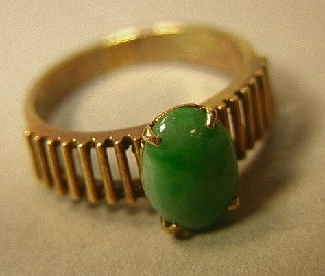 14K Gold Imperial Jade Ring. 3/8 inch oval stone: 14K Gold Imperial Jade Ring. 3/8 inch oval stone. Size 6.25-- Dimensions: --- Weight: 1.4 DWT --- US Shipping charge: $7