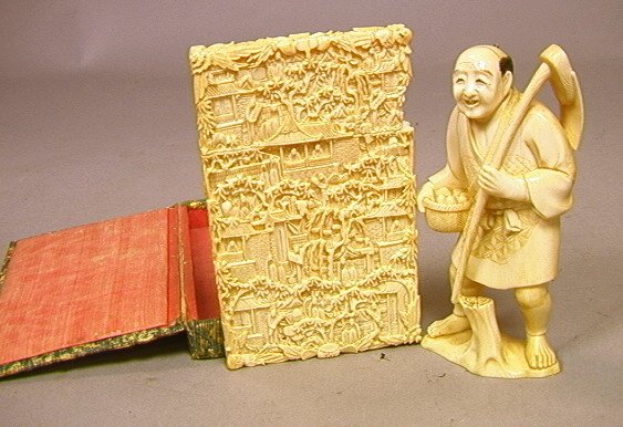 2 PCS Carved Ivory. 1) Heavily carved Card Case.: 2 PCS Carved Ivory. 1) Heavily carved Card Case. With Losses. 2) Carved Signed Ivory Man with Tool. Signed.-- Dimensions: H: 4.25 inches --- US Shipping charge: $14
