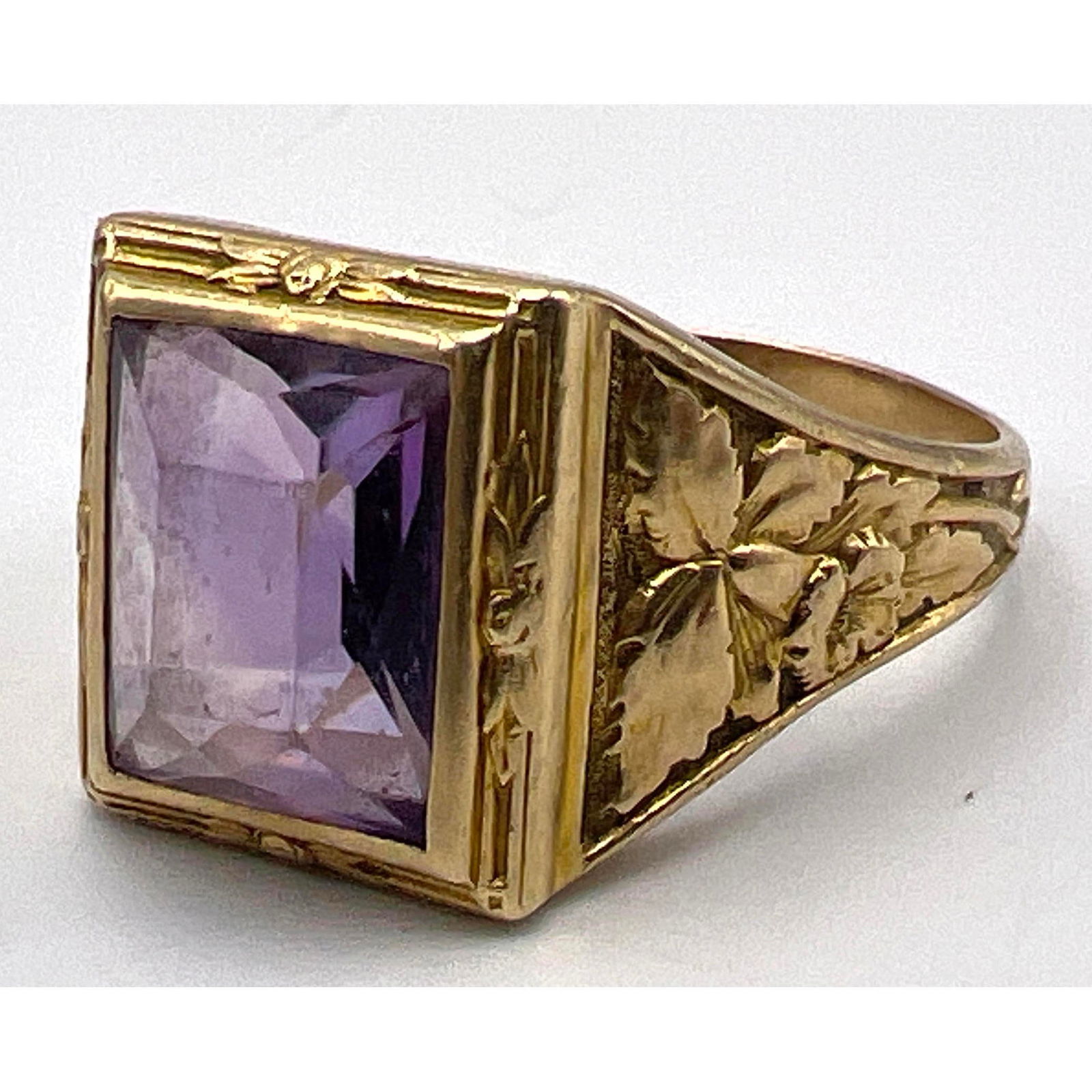 14K Gold Vintage Ring. Faceted purple mounted in ring with Orchid design. Marked BBandB 14K. Also ha (1 of 6)