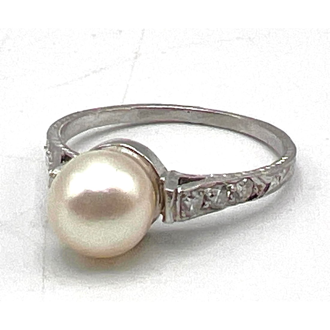 18K WG Gold Pearl Ring with Diamonds. 7mm Pearl. Three small diamonds on each side. Size: 7. Unmarke (1 of 6)