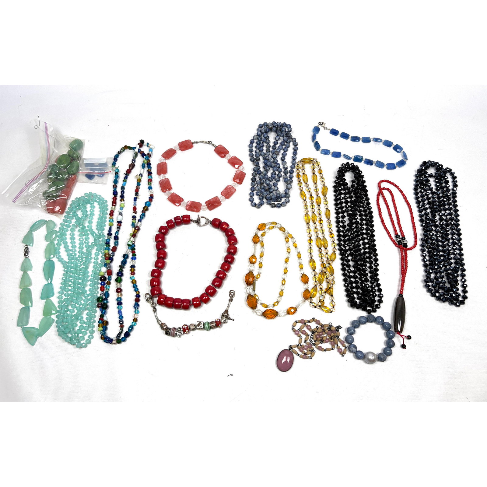 15pcs Beaded Jewelry, Necklaces and Bracelets. Stones and Glass.: 15pcs Beaded Jewelry, Necklaces and Bracelets. Stones and Glass. --- US Packing and Shipping charge: $35 Plus insurance at a rate of $1 per hundred.
