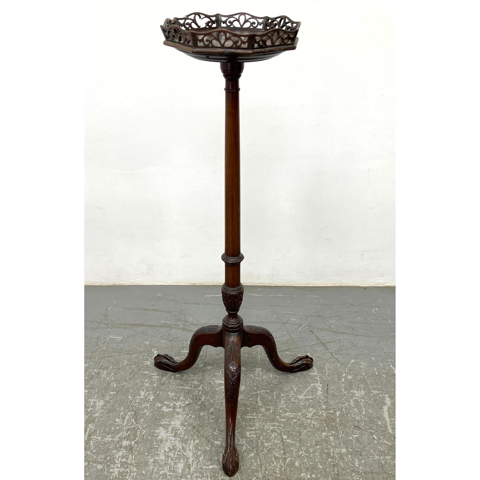 Mahogany Pie Crust Fern Candle Stand with Claw Feet. George I| Style Carved Mahogany Fern Stand: The (1 of 10)