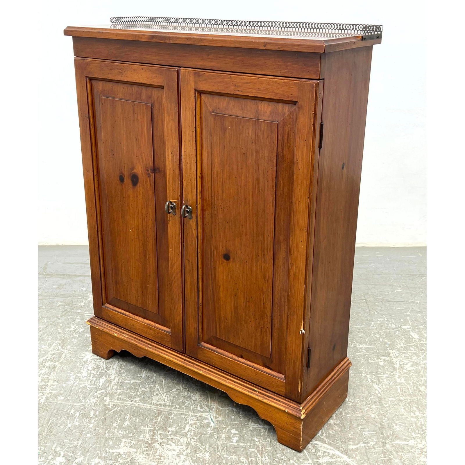 Alfred Assid 2 Door Storage Server Cabinet. (1 of 15)