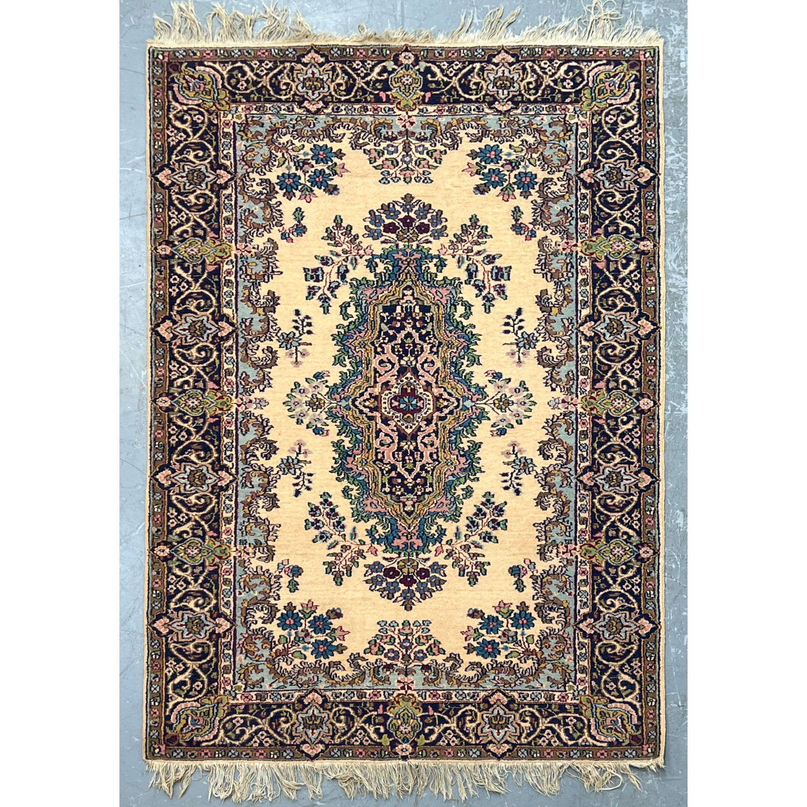 6'5 X 4' Handmade Oriental Carpet Rug. (1 of 9)