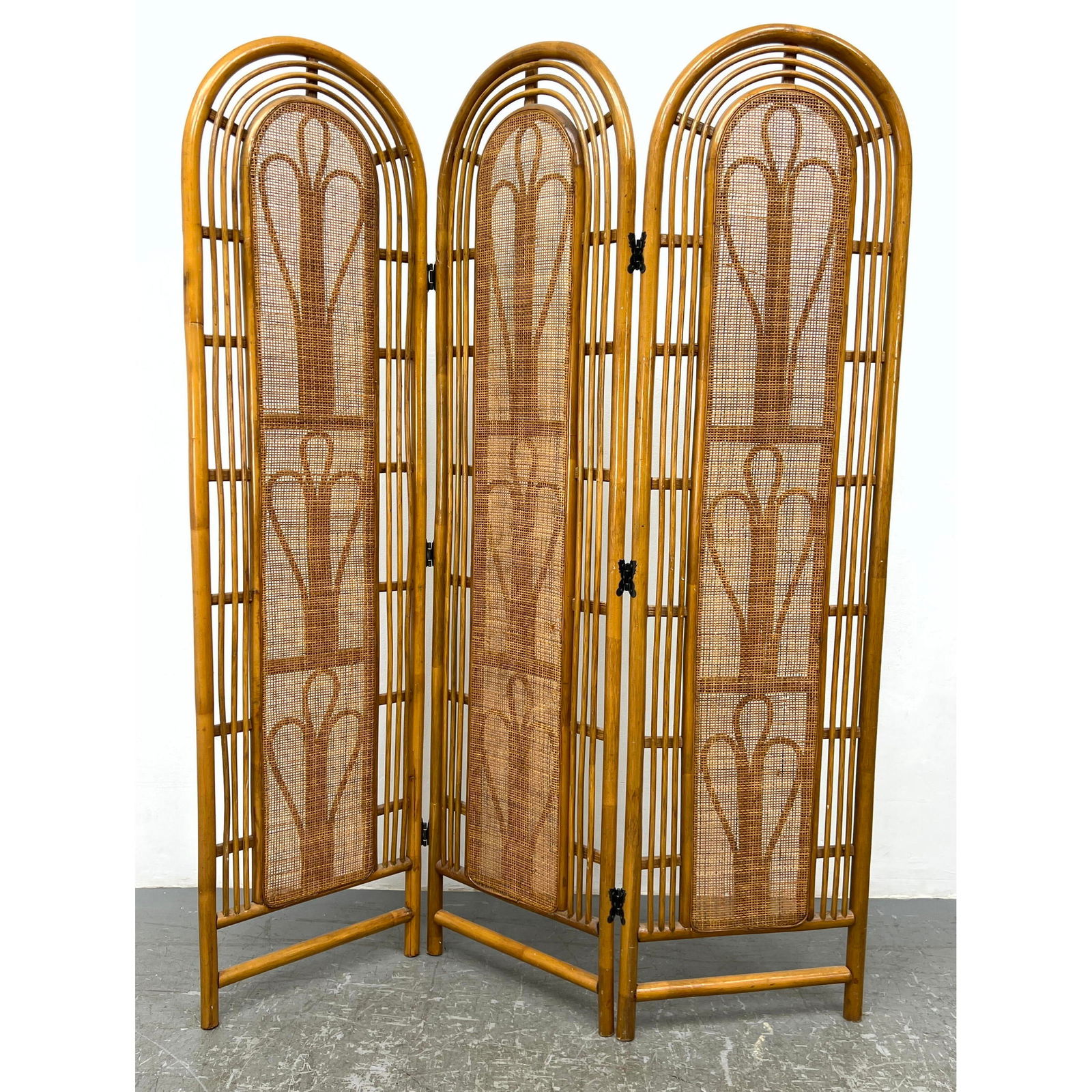 Rattan and Cane 3 panel Dressing screen room divider. Vintage. (1 of 12)