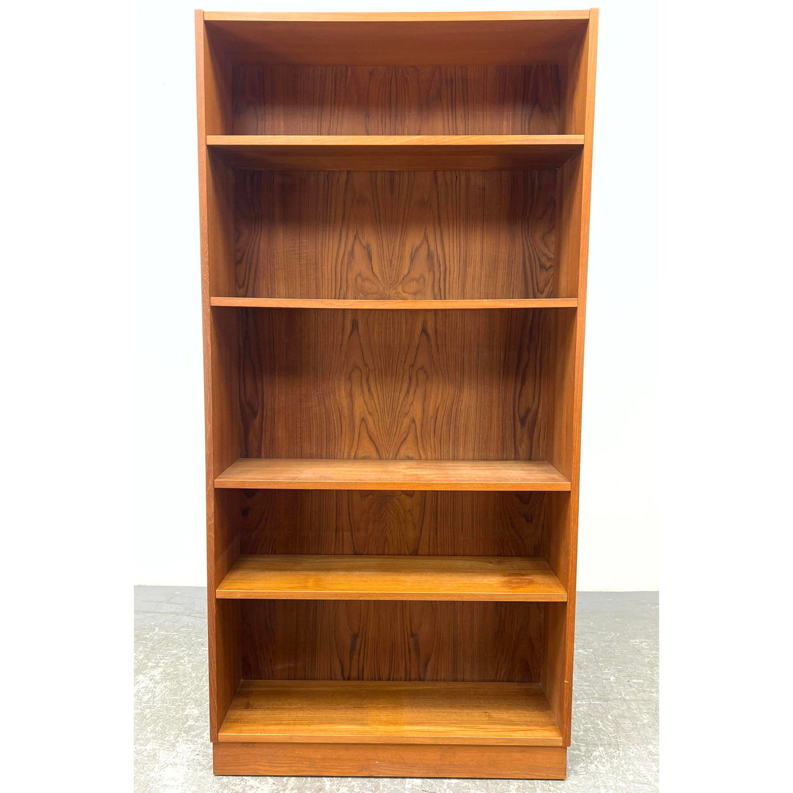 Carlo Jensen for Hundevad Teak Bookshelf Bookcase.: Carlo Jensen for Hundevad Teak Bookshelf Bookcase. Dimensions: Height: 70 inches, Width: 34.25 inches, Depth: 10.75 inches. --- - - We offer curbside delivery to NYC, Manhattan, Close Brooklyn, Hoboke