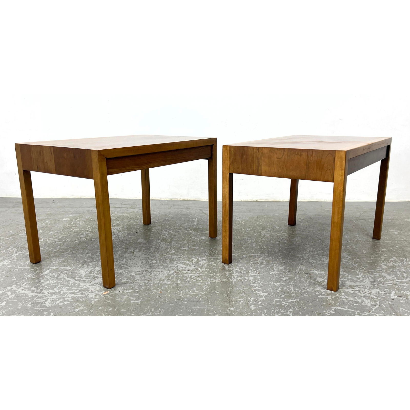 Pair of American Mid Century Modern Walnut End / Side Tables (1 of 12)