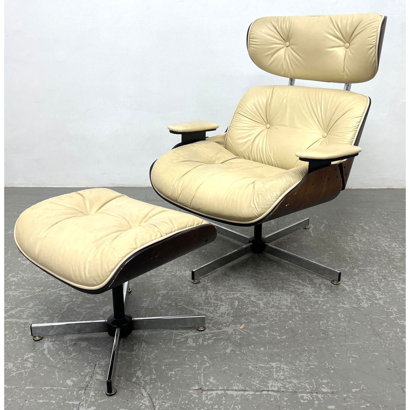 Plycraft Bentwood Mid Century Modern Lounge Chair and Ottoman. Creme Vinyl (1 of 17)