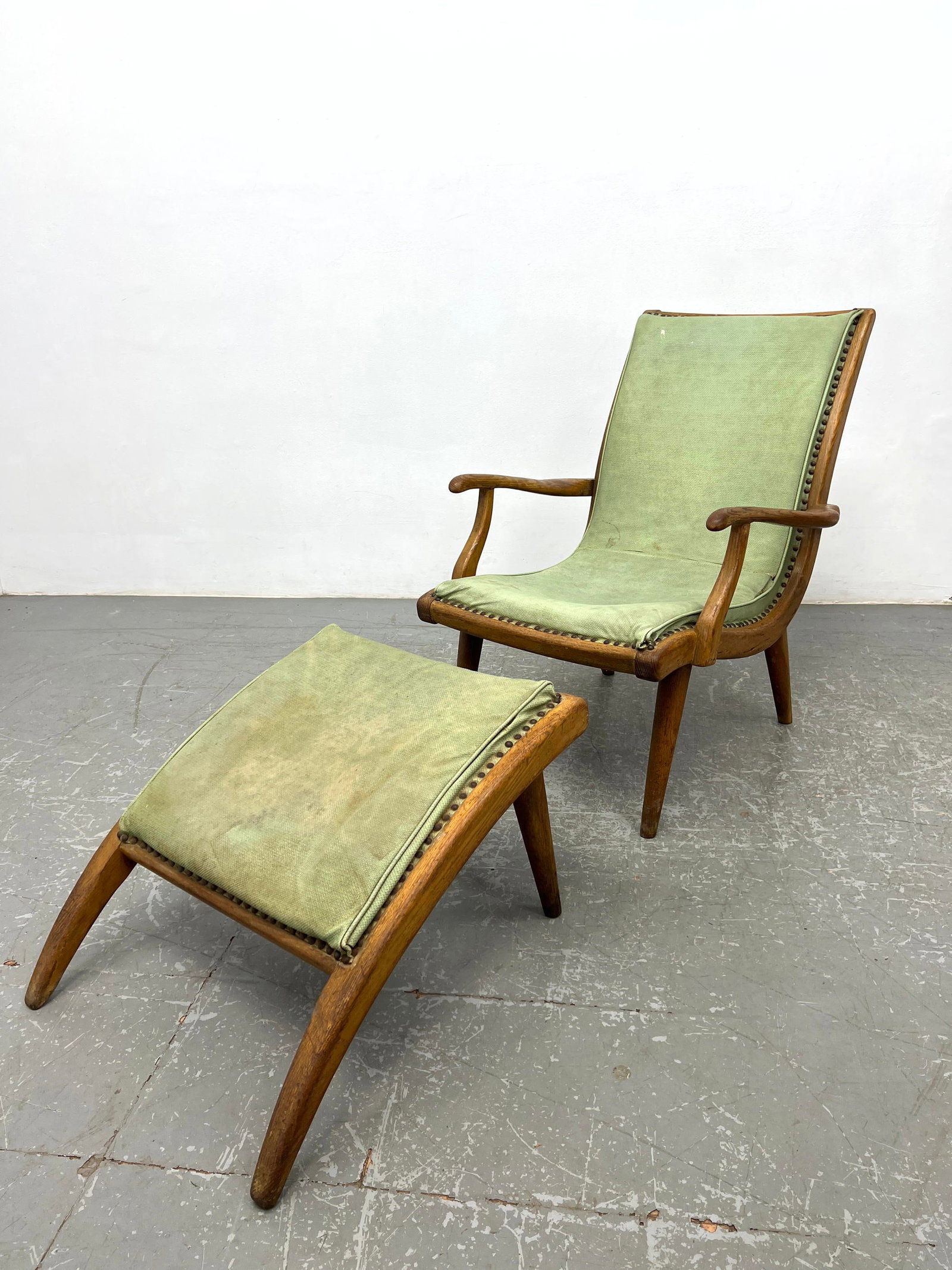 2pc Modernist Lounge Chair and Ottoman.: 2pc Modernist Lounge Chair and Ottoman. Dimensions: Height: 33 inches, Width: 26.5 inches, Depth: 32 inches. - Seat Height: 16 inches --- - - We offer curbside delivery to NYC, Manhattan, Close Brookl