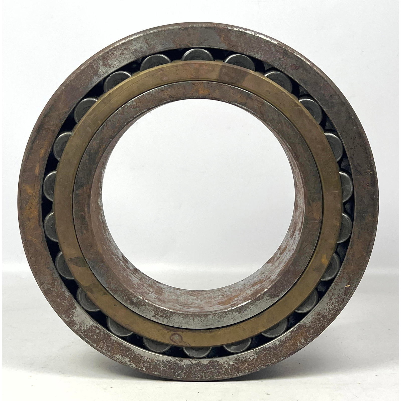 Large Giant Machine Bearing Found Industrial 60 Art.: Large Giant Machine Bearing Found Industrial 60 Art. Dimensions: Height: 12.5 inches, Width: 12.5 inches, Depth: 4.5 inches. --- - - We offer curbside delivery to NYC, Manhattan, Close Brooklyn, Hobok
