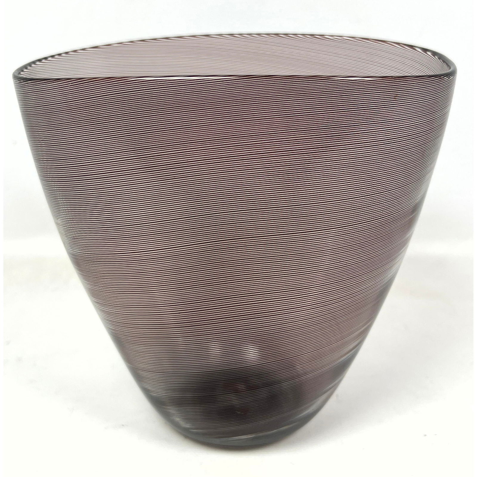 Attributed to Carlos Scarpa "mezza filligrana" glass vase (1 of 10)