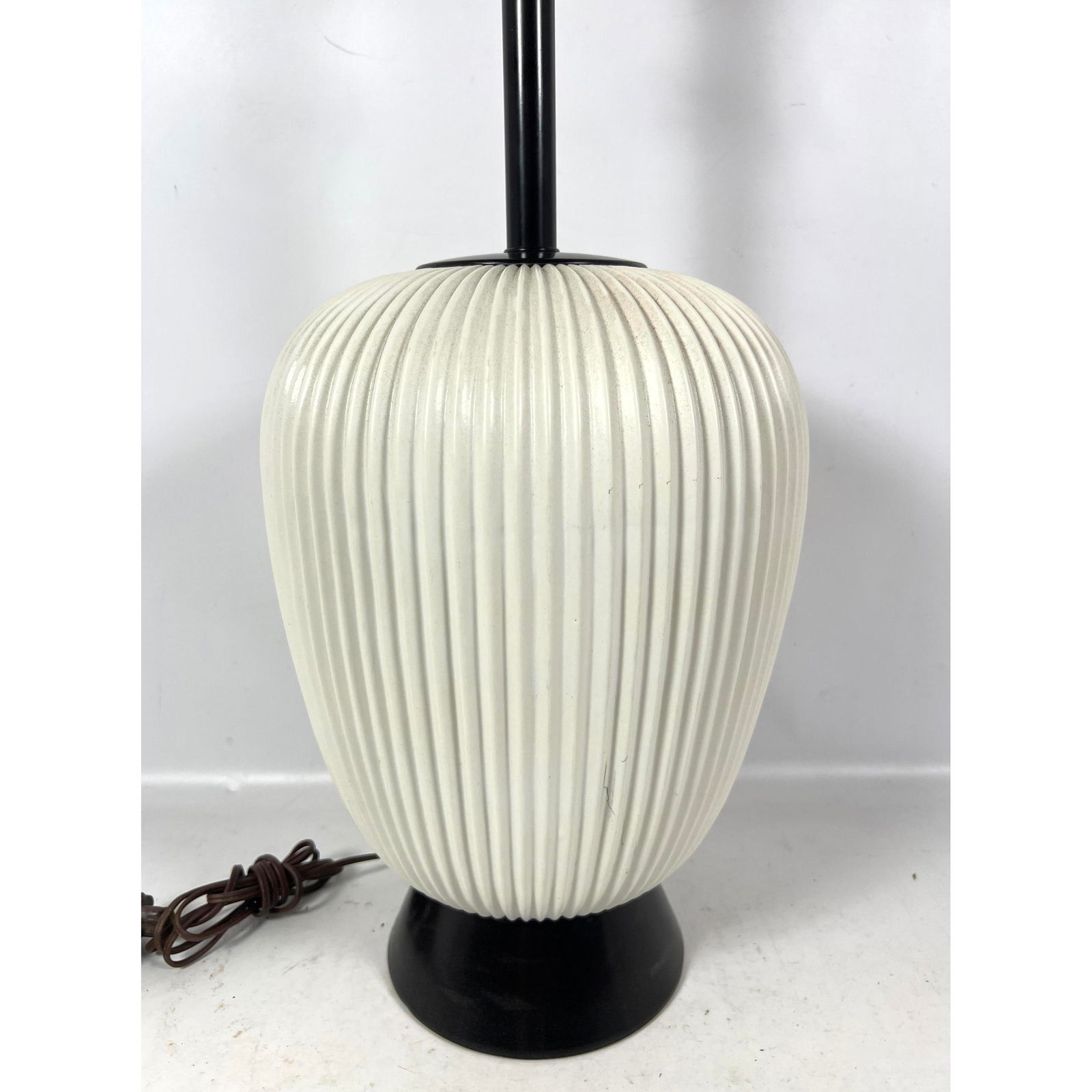 Gerald Thurston for Lightolier White Ceramic table Lamp. Ribbed design. (1 of 7)