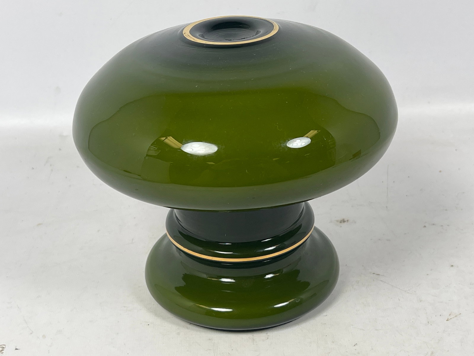 Small Vintage Green Glass Table Lamp. Gold highlights. (1 of 9)