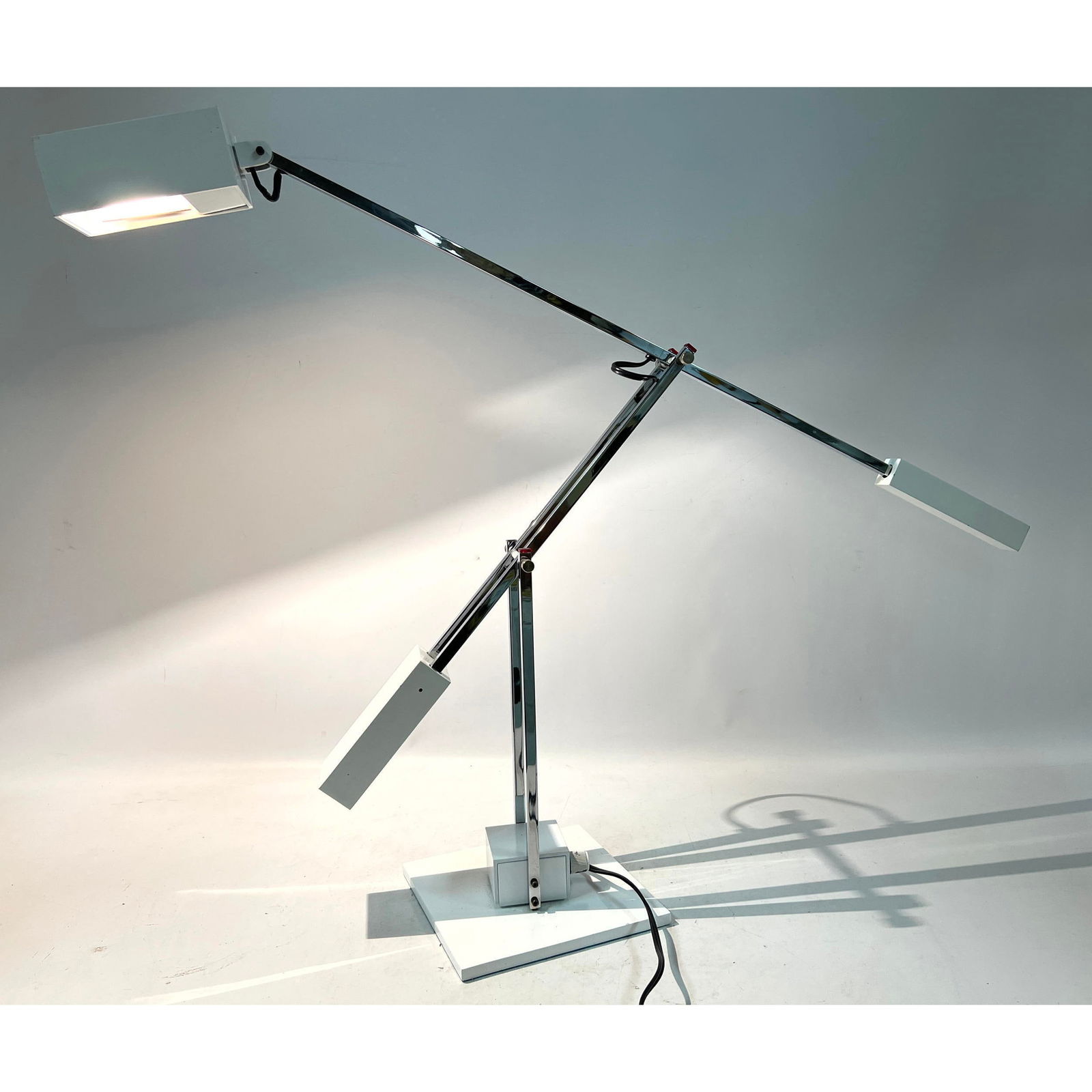 ROBERT SONNEMAN Cantilever Desk Task Lamp. Chrome Lamp with White Shade, Base and Trim.: ROBERT SONNEMAN Cantilever Desk Task Lamp. Chrome Lamp with White Shade, Base and Trim. Dimensions: Height: 30 inches, Width: 7 inches, Depth: 29 inches. --- - - We offer curbside delivery for most it