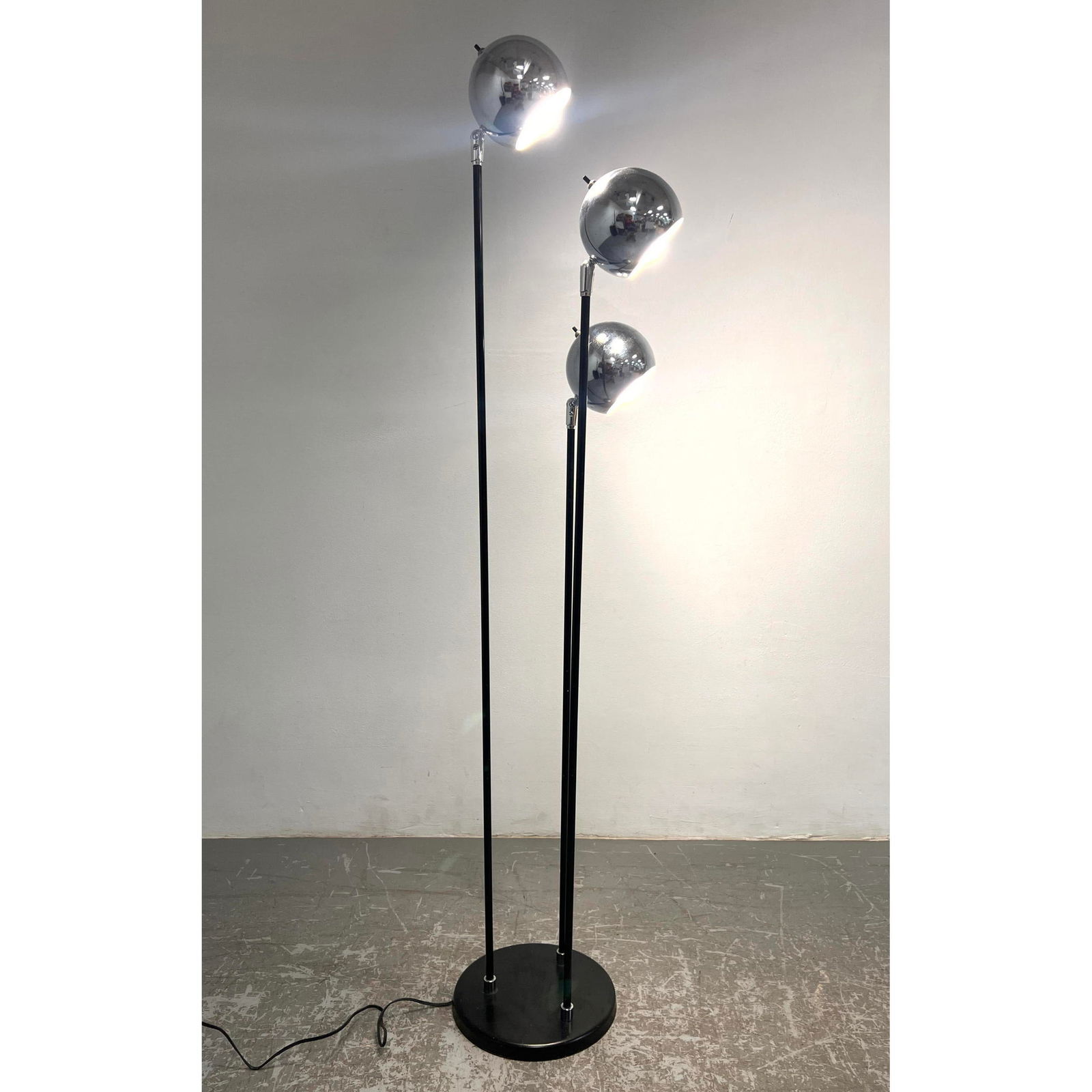 ROBERT SONNEMAN Black and Chrome Ball Shade Floor Lamp. Modernist Mid Century Lighting.: ROBERT SONNEMAN Black and Chrome Ball Shade Floor Lamp. Modernist Mid Century Lighting. Dimensions: Height: 64 inches, Width: 18 inches, Depth: 18 inches. --- - - We offer curbside delivery for most i
