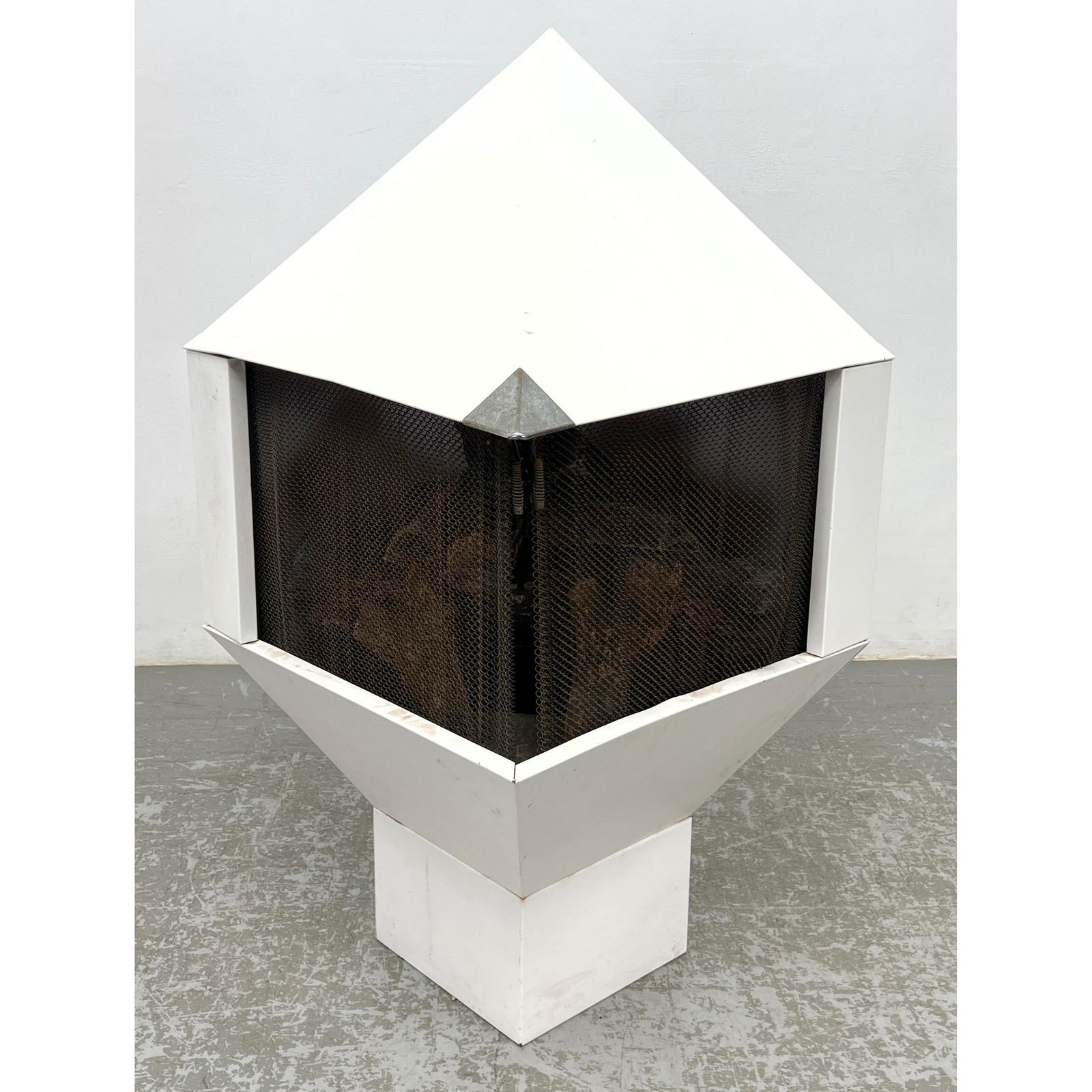 Mastercraft ventless fire place with logs. Sterno style heat for ventless use: Mastercraft ventless fire place with logs. Sterno style heat for ventless use Dimensions: Height: 48 inches, Width: 36 inches, Depth: 36 inches. --- - - We offer curbside delivery for most items to NY