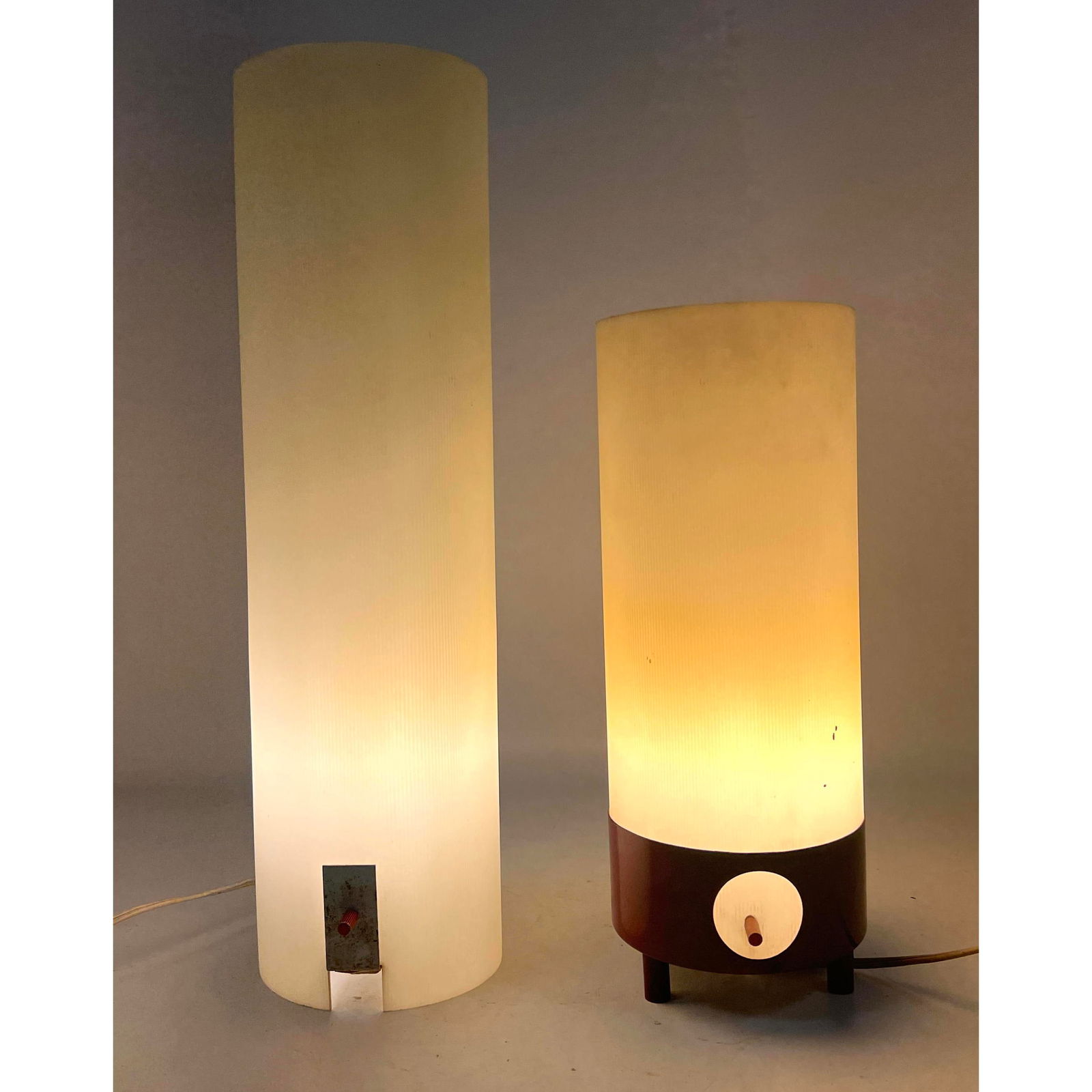 2pc Bill Curry Lamps with acrylic shades. (1 of 16)