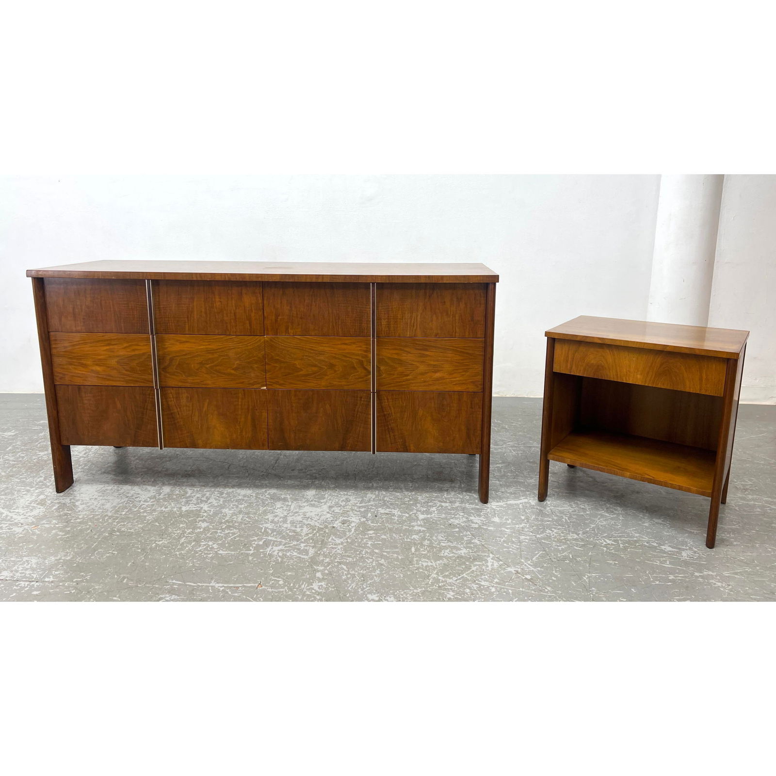 John Widdicomb 2pc bedroom furniture.  Low chest dresser and side Table. (1 of 20)