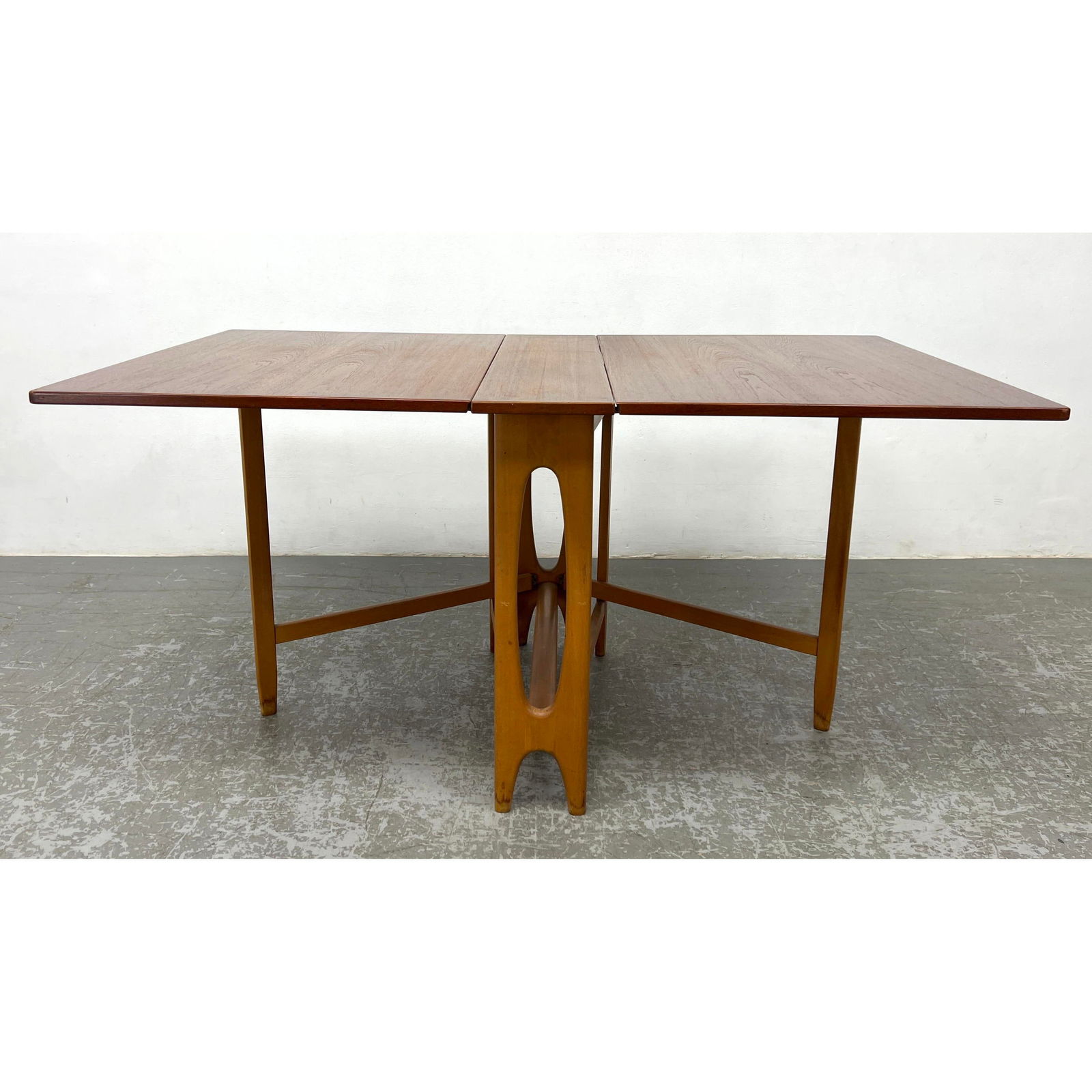 Danish Modern Teak Drop Leaf Gateleg Dining Table. (1 of 11)