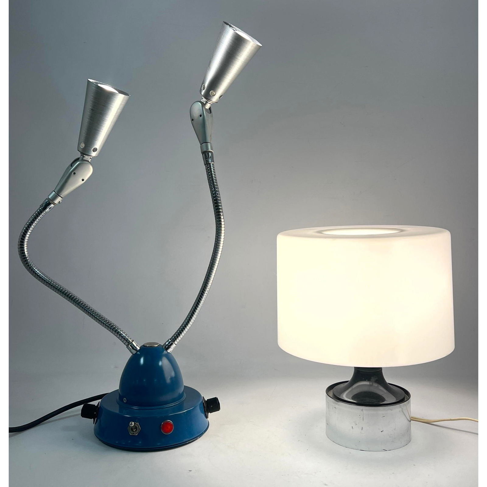 2pc Lamps Lighting.  Vintage Dyna-Lume Scientific Table Lamp and Mod Plastic Lamp (1 of 16)