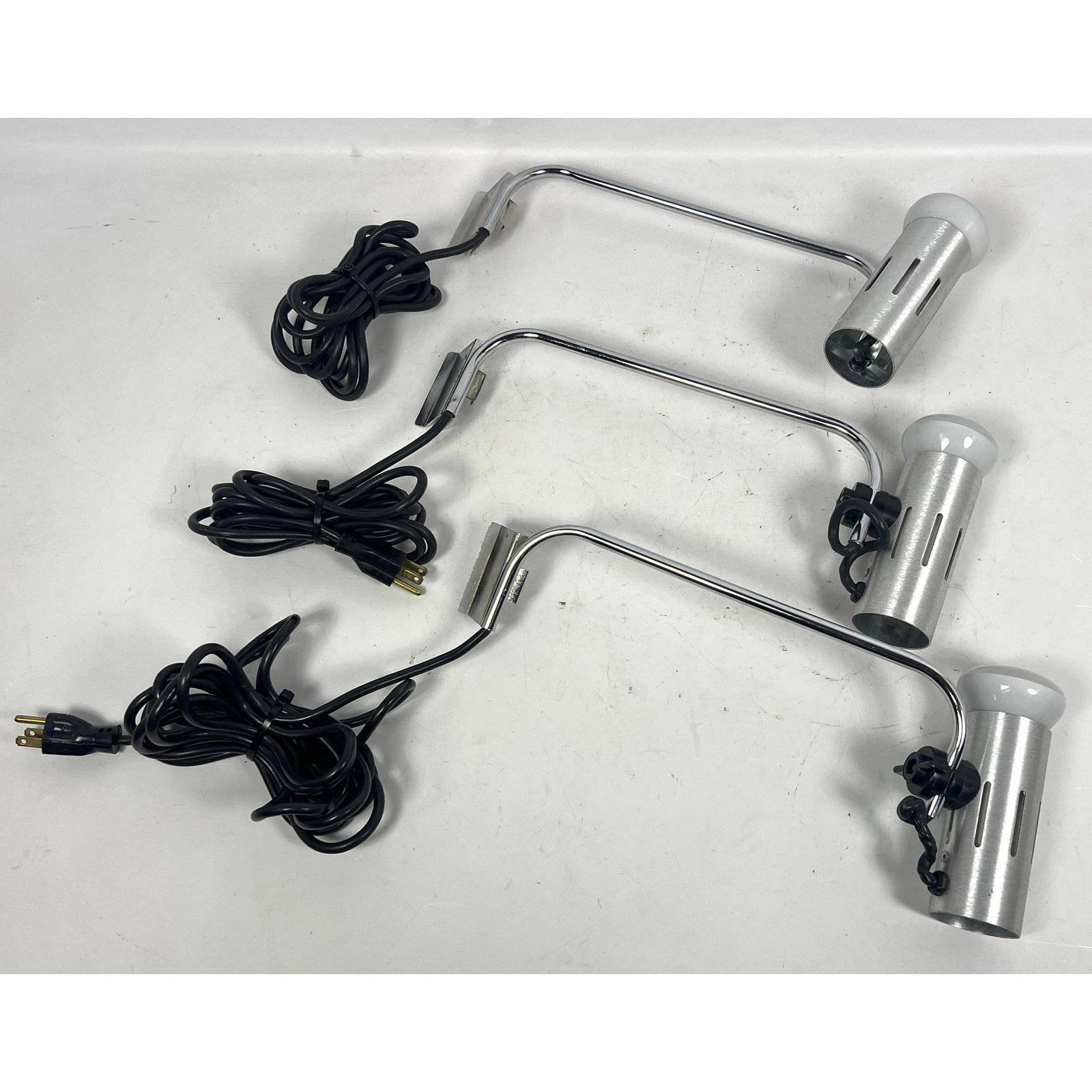 3pcs Spun Aluminum Custom Display Lights, Adjustable: 3pcs Spun Aluminum Custom Display Lights, Adjustable Dimensions: Height: 15 inches, Width: 6 inches, Depth: 2.5 inches. --- US Packing and Shipping charge: In house shipping available. Will be calcula