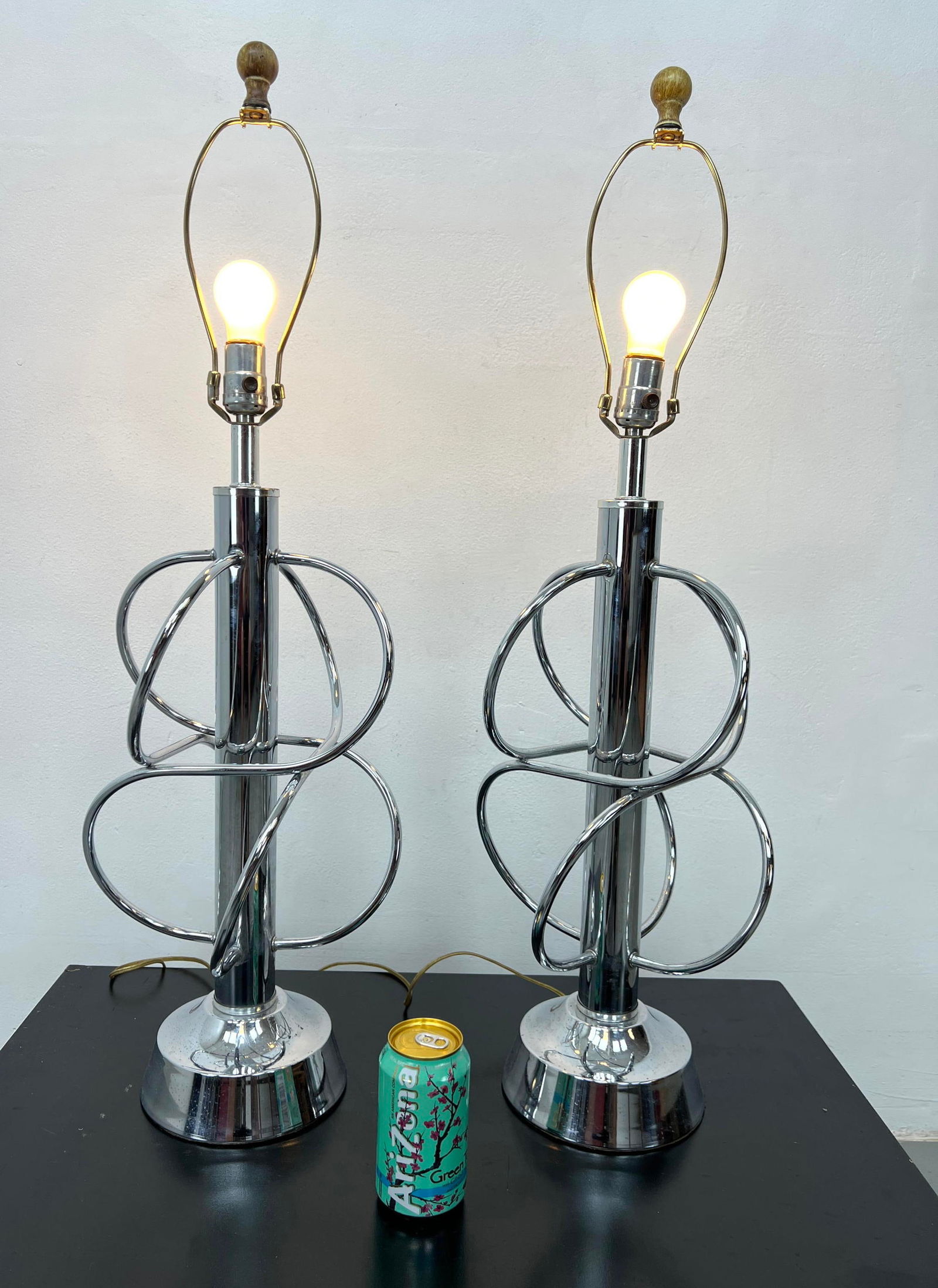 Pair Mid Century Modern Atomic Chrome Table Lamps. (1 of 15)