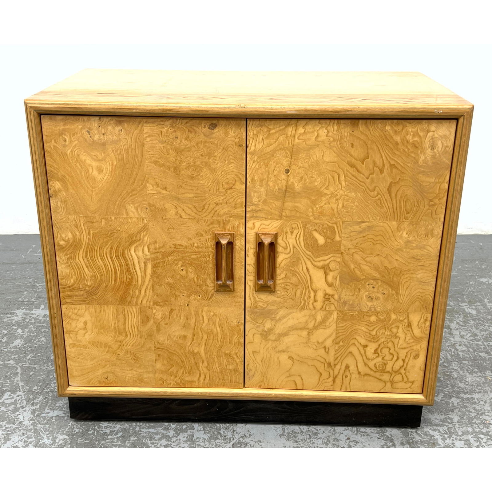 Mid Century Modern Henredon Scene 2 Burl wood Server Cabinet. Fading to top. (1 of 11)