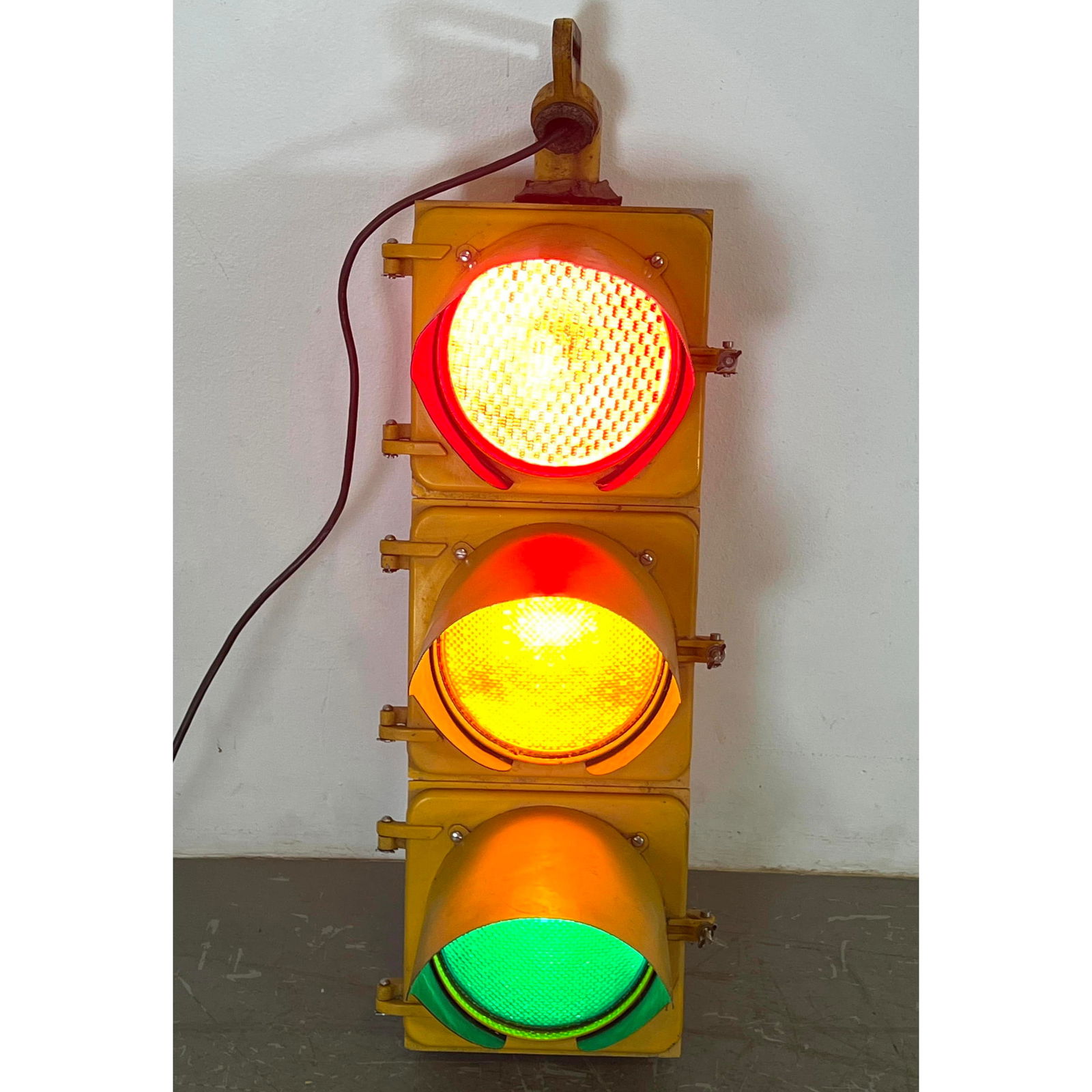 Vintage EAGLE Signal Traffic Light Lamp. (1 of 15)